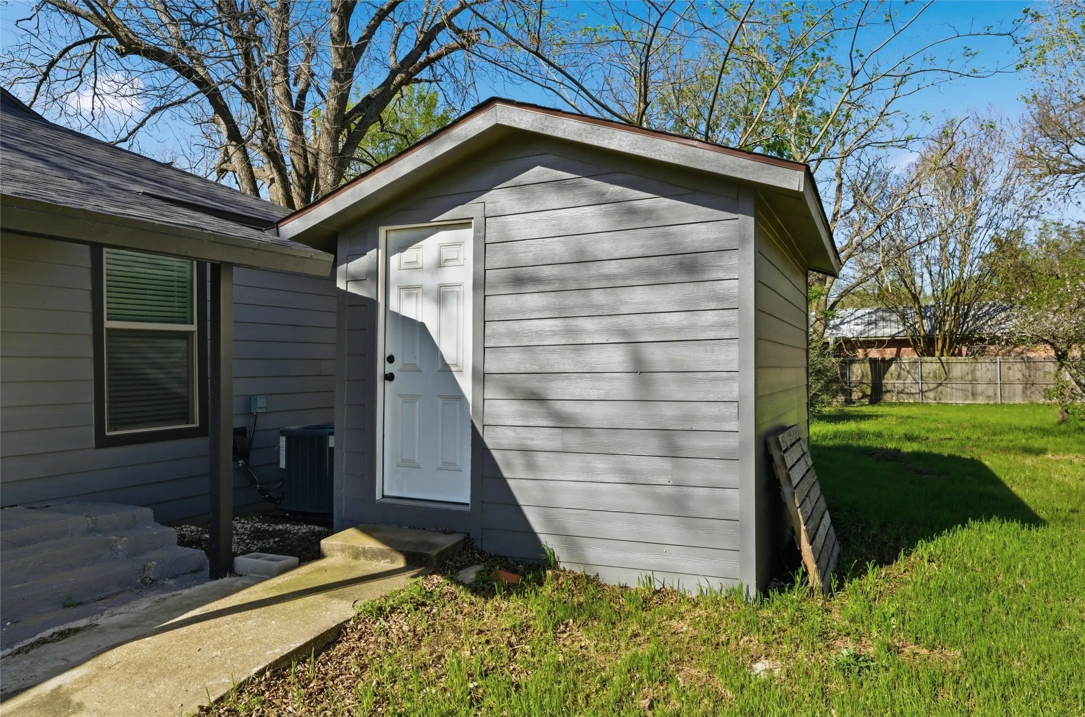 Single Family Residence For Rent in Limestone County , 300 S 2nd Street, Tehuacana, Texas 76686, 3 Bedroom, 2 Bathroom, Garage spaces, 1,496 Sqft, built in 1951, mls#21401407, Real Estate Agent in Tehuacana, Homes For Rent in Limestone county, Homes For Rent in Tehuacana, Realtor in Tehuacana Texas, Real Estate Brokerage Independent Realty Texas, Luminita Cordes Realtor