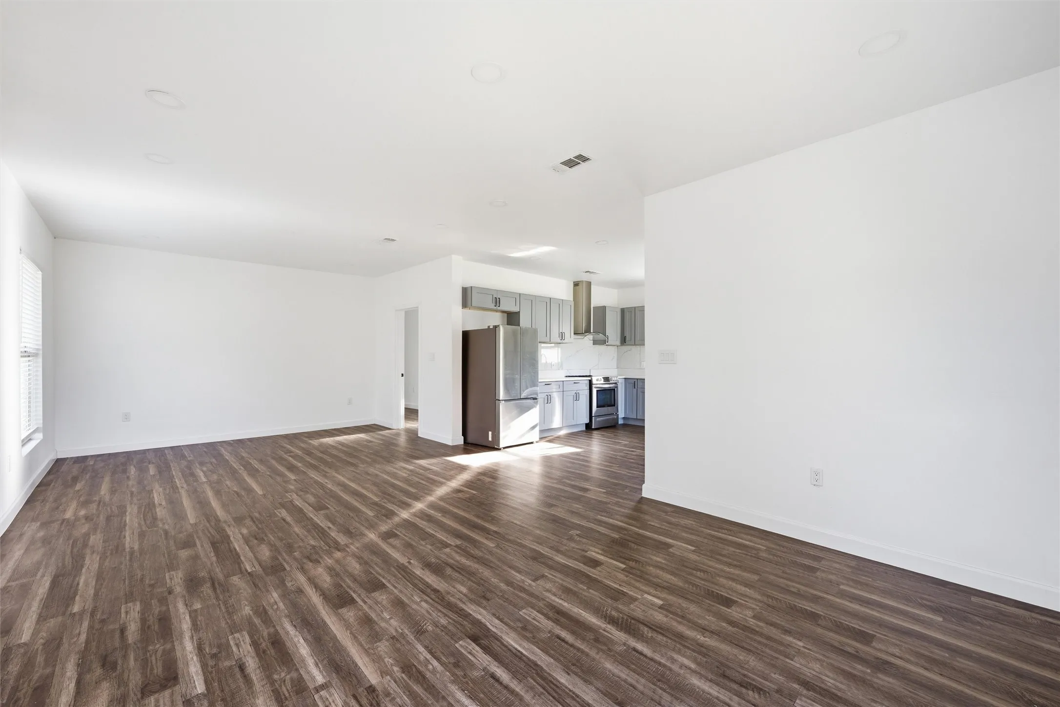 Single Family Residence For Rent in Limestone County , 300 S 2nd Street, Tehuacana, Texas 76686, 3 Bedroom, 2 Bathroom, Garage spaces, 1,496 Sqft, built in 1951, mls#21401407, Real Estate Agent in Tehuacana, Homes For Rent in Limestone county, Homes For Rent in Tehuacana, Realtor in Tehuacana Texas, Real Estate Brokerage Independent Realty Texas, Luminita Cordes Realtor