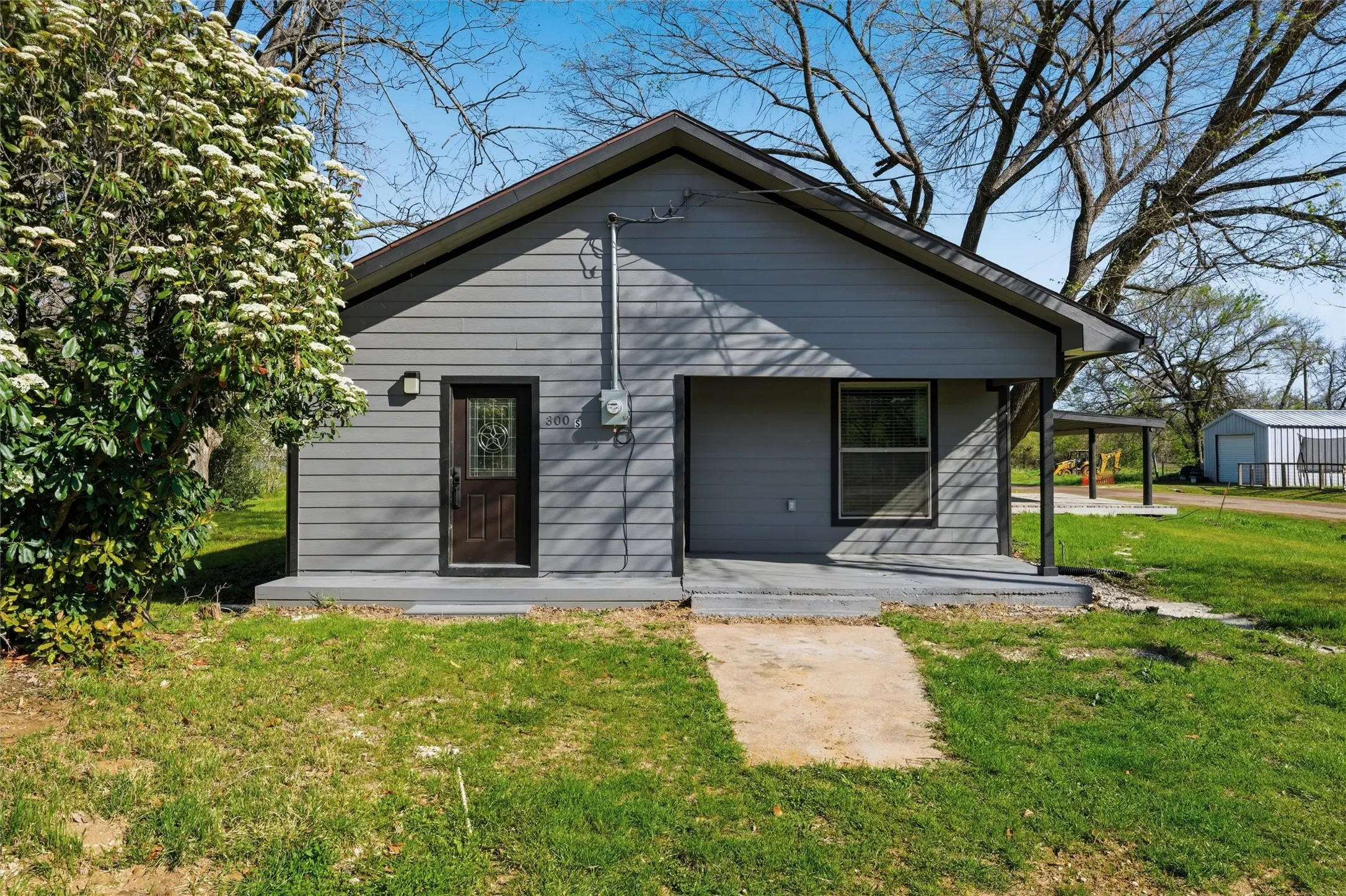 Single Family Residence For Rent in Limestone County , 300 S 2nd Street, Tehuacana, Texas 76686, 3 Bedroom, 2 Bathroom, Garage spaces, 1,496 Sqft, built in 1951, mls#21401407, Real Estate Agent in Tehuacana, Homes For Rent in Limestone county, Homes For Rent in Tehuacana, Realtor in Tehuacana Texas, Real Estate Brokerage Independent Realty Texas, Luminita Cordes Realtor