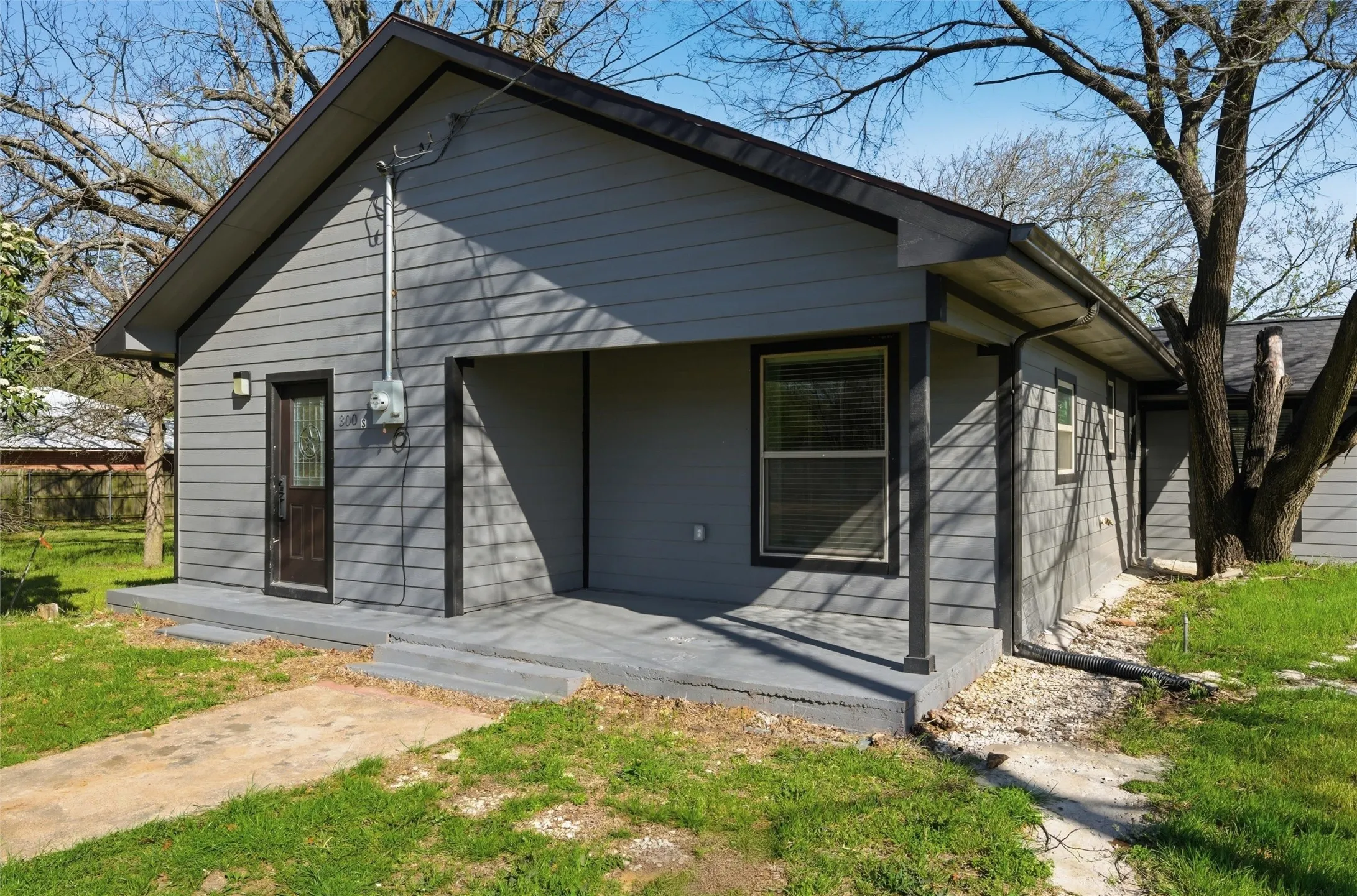 Single Family Residence For Rent in Limestone County , 300 S 2nd Street, Tehuacana, Texas 76686, 3 Bedroom, 2 Bathroom, Garage spaces, 1,496 Sqft, built in 1951, mls#21401407, Real Estate Agent in Tehuacana, Homes For Rent in Limestone county, Homes For Rent in Tehuacana, Realtor in Tehuacana Texas, Real Estate Brokerage Independent Realty Texas, Luminita Cordes Realtor