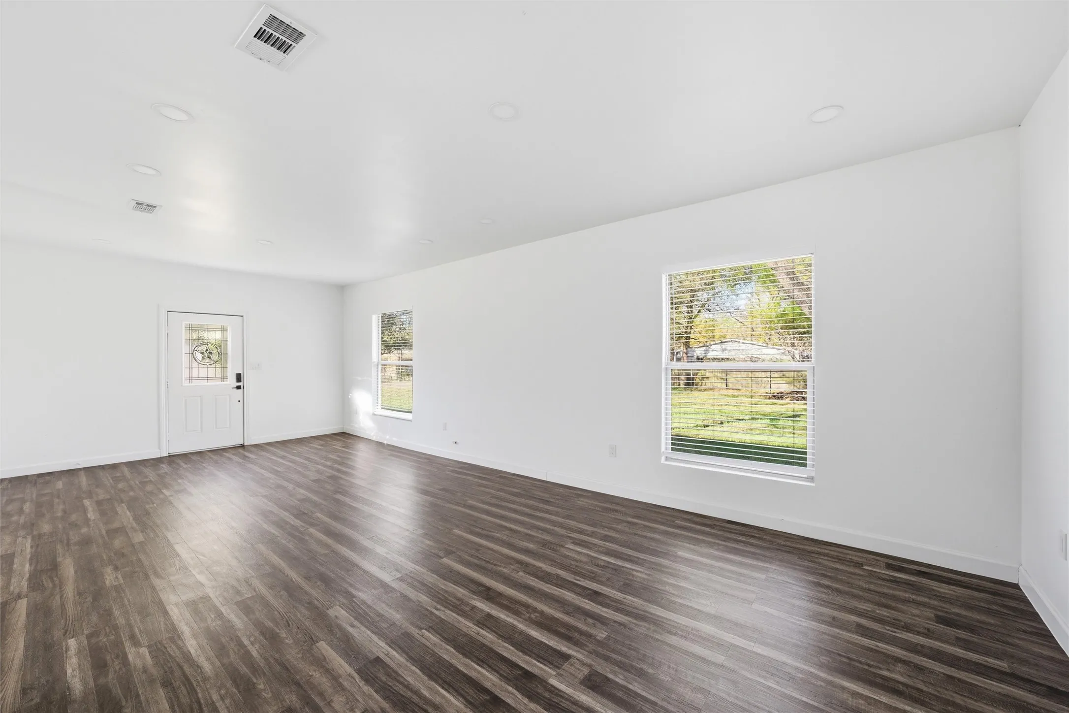 Single Family Residence For Rent in Limestone County , 300 S 2nd Street, Tehuacana, Texas 76686, 3 Bedroom, 2 Bathroom, Garage spaces, 1,496 Sqft, built in 1951, mls#21401407, Real Estate Agent in Tehuacana, Homes For Rent in Limestone county, Homes For Rent in Tehuacana, Realtor in Tehuacana Texas, Real Estate Brokerage Independent Realty Texas, Luminita Cordes Realtor