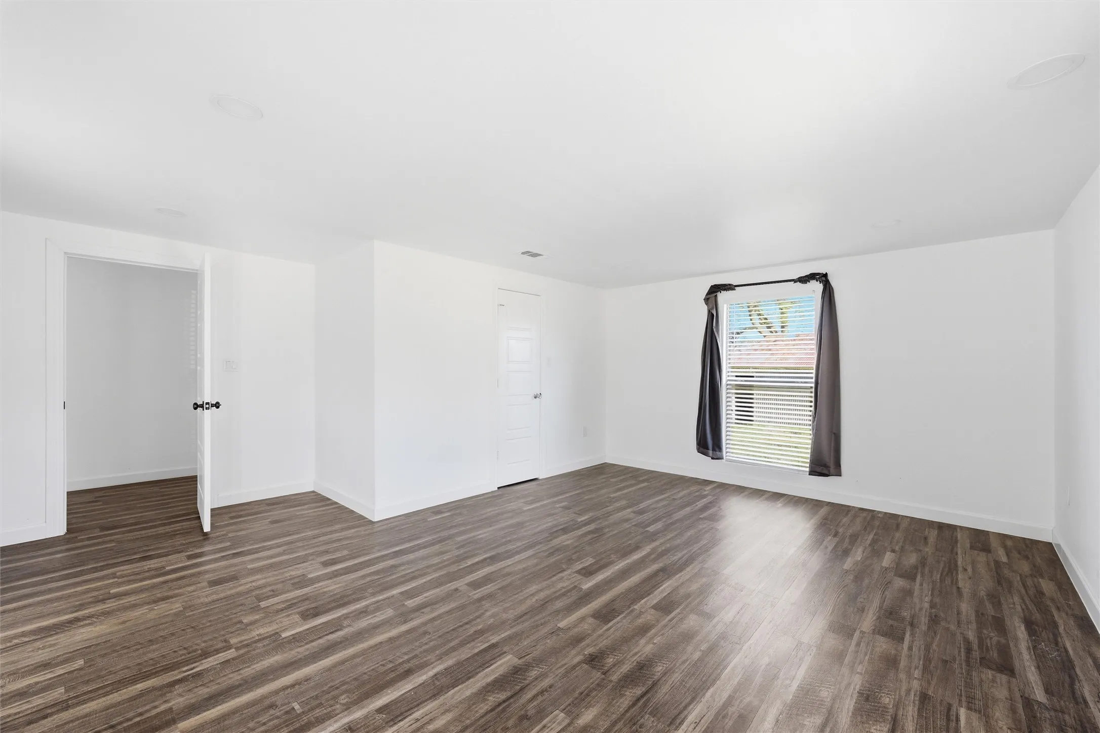 Single Family Residence For Rent in Limestone County , 300 S 2nd Street, Tehuacana, Texas 76686, 3 Bedroom, 2 Bathroom, Garage spaces, 1,496 Sqft, built in 1951, mls#21401407, Real Estate Agent in Tehuacana, Homes For Rent in Limestone county, Homes For Rent in Tehuacana, Realtor in Tehuacana Texas, Real Estate Brokerage Independent Realty Texas, Luminita Cordes Realtor