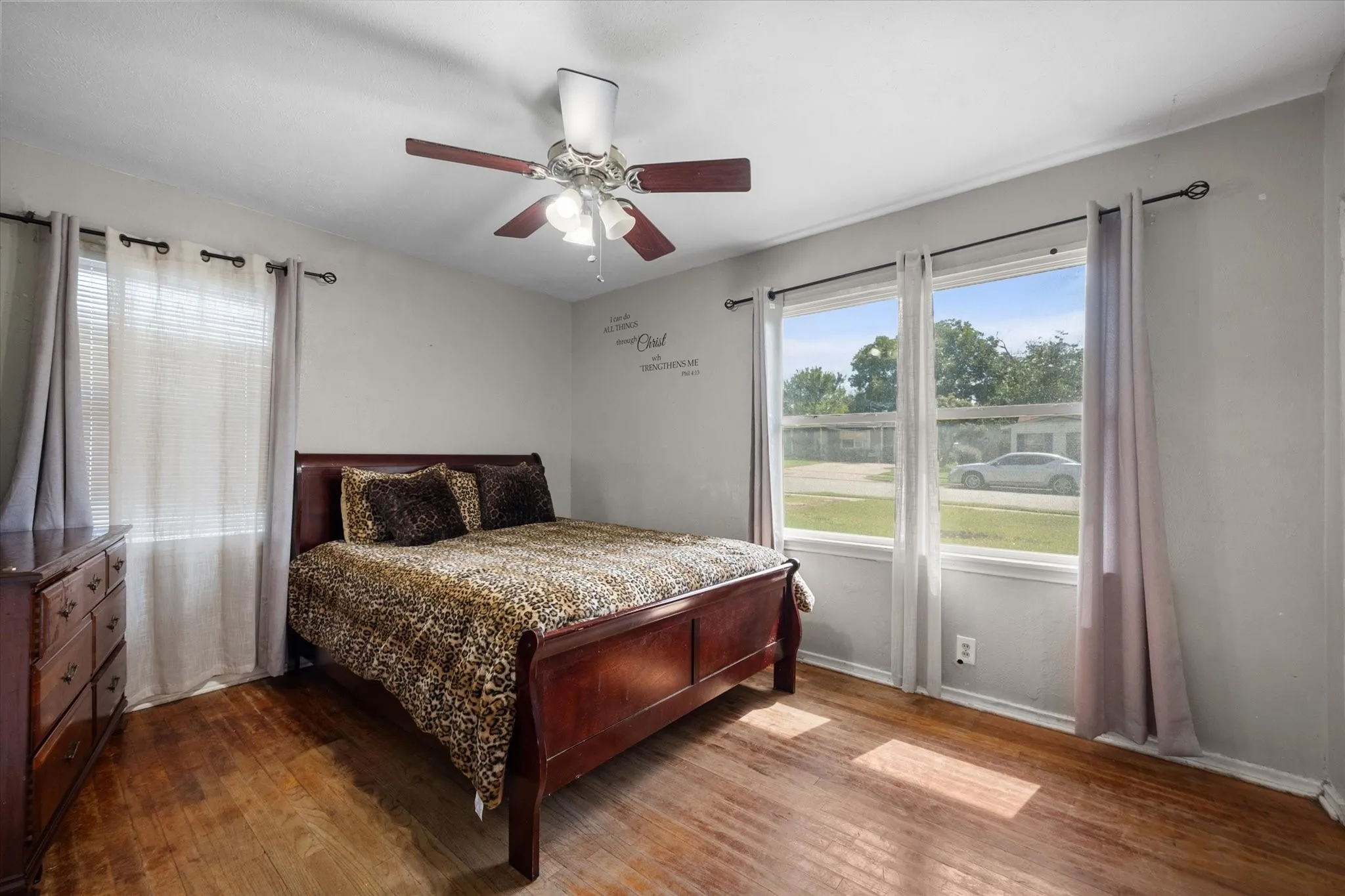 Single Family Residence For Sale in Tarrant County , 1725 Grace Street, Arlington, Texas 76010, 3 Bedroom, 1 Bathroom, 1 Garage spaces, 1,084 Sqft, built in 1953, mls#21400775, Real Estate Agent in Arlington, Homes For Sale in Tarrant county, Homes For Sale in Arlington, Realtor in Arlington Texas, Real Estate Brokerage Independent Realty Texas, Luminita Cordes Realtor