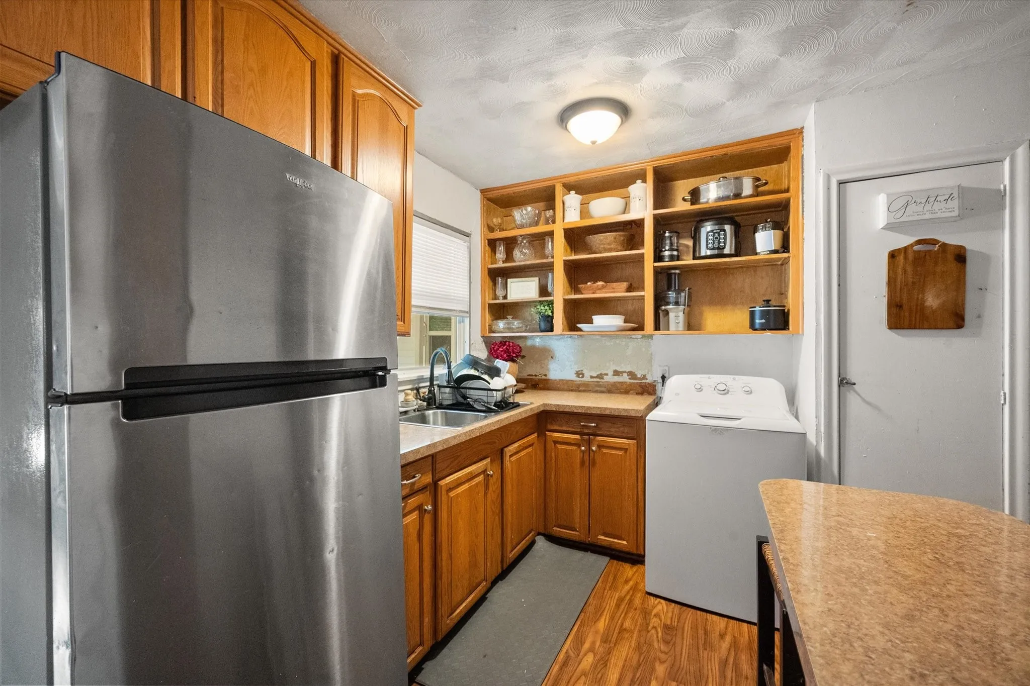 Single Family Residence For Sale in Tarrant County , 1725 Grace Street, Arlington, Texas 76010, 3 Bedroom, 1 Bathroom, 1 Garage spaces, 1,084 Sqft, built in 1953, mls#21400775, Real Estate Agent in Arlington, Homes For Sale in Tarrant county, Homes For Sale in Arlington, Realtor in Arlington Texas, Real Estate Brokerage Independent Realty Texas, Luminita Cordes Realtor