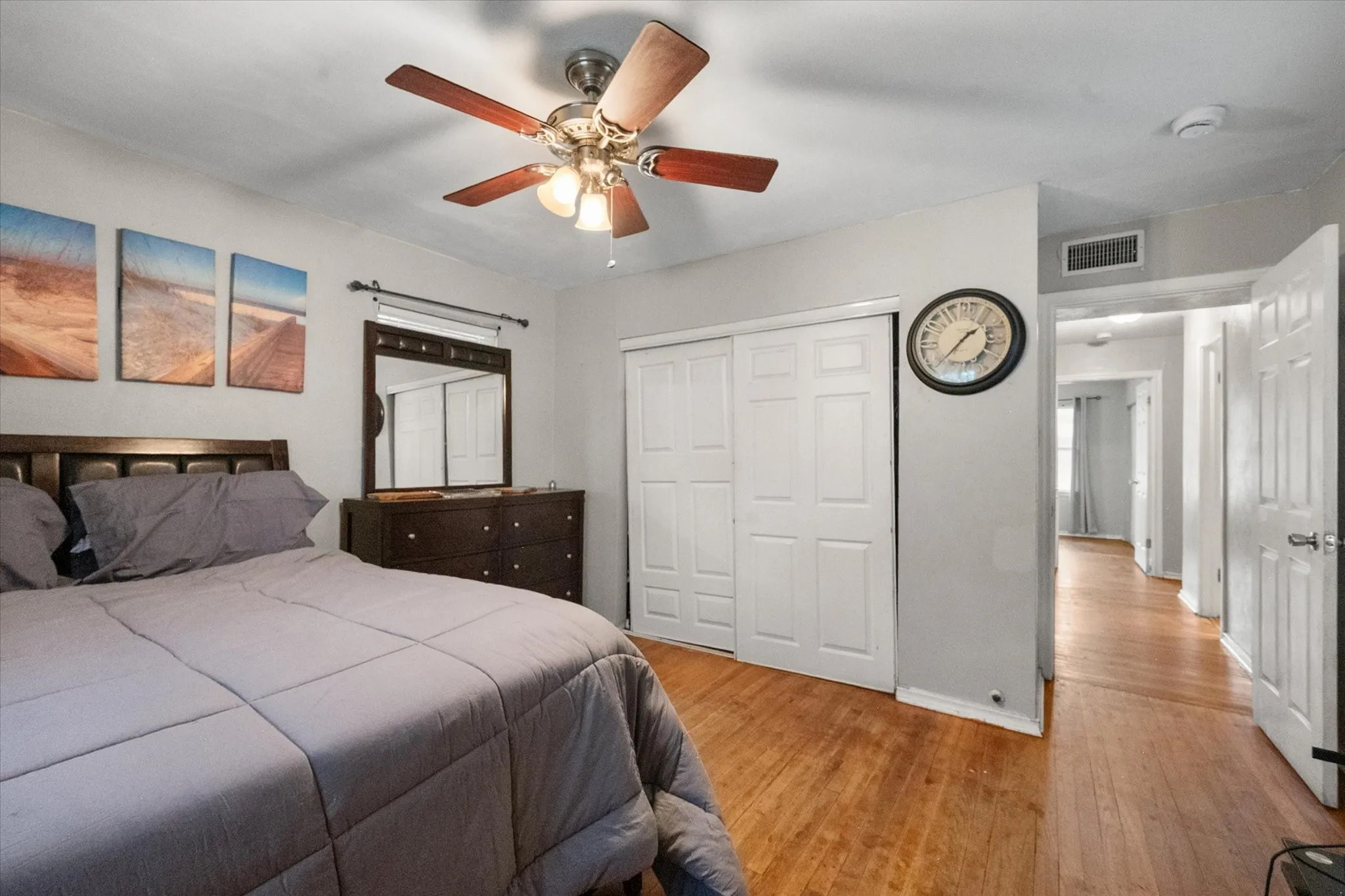 Single Family Residence For Sale in Tarrant County , 1725 Grace Street, Arlington, Texas 76010, 3 Bedroom, 1 Bathroom, 1 Garage spaces, 1,084 Sqft, built in 1953, mls#21400775, Real Estate Agent in Arlington, Homes For Sale in Tarrant county, Homes For Sale in Arlington, Realtor in Arlington Texas, Real Estate Brokerage Independent Realty Texas, Luminita Cordes Realtor