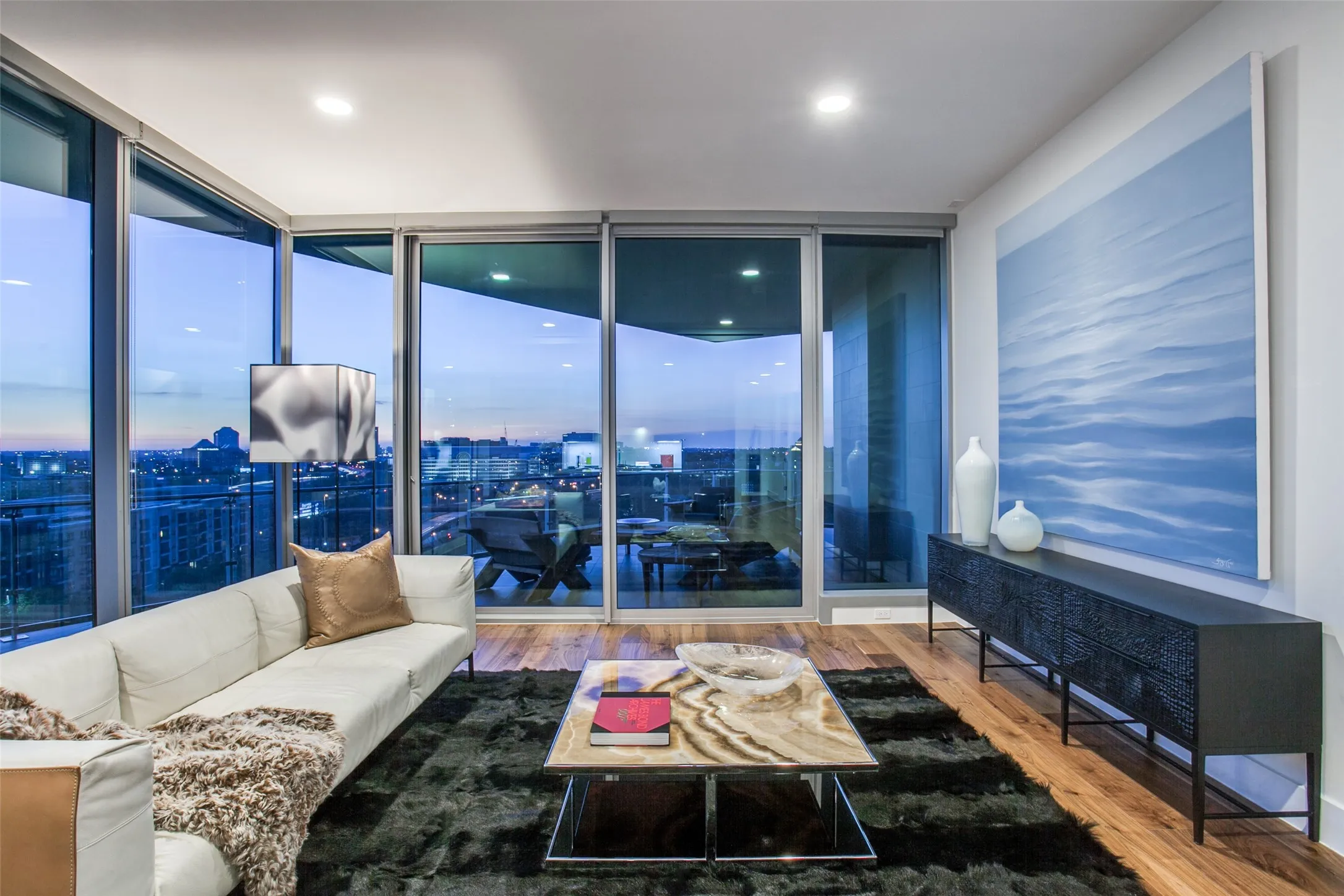 Condominium For Rent in Dallas County , 3130 N Harwood Street 1203, Dallas, Texas 75201, 3 Bedroom, 3 Bathroom, 2 Garage spaces, 1,903 Sqft, built in 2018, mls#21399695, Real Estate Agent in Dallas, Homes For Rent in Dallas county, Homes For Rent in Dallas, Realtor in Dallas Texas, Real Estate Brokerage Independent Realty Texas, Luminita Cordes Realtor