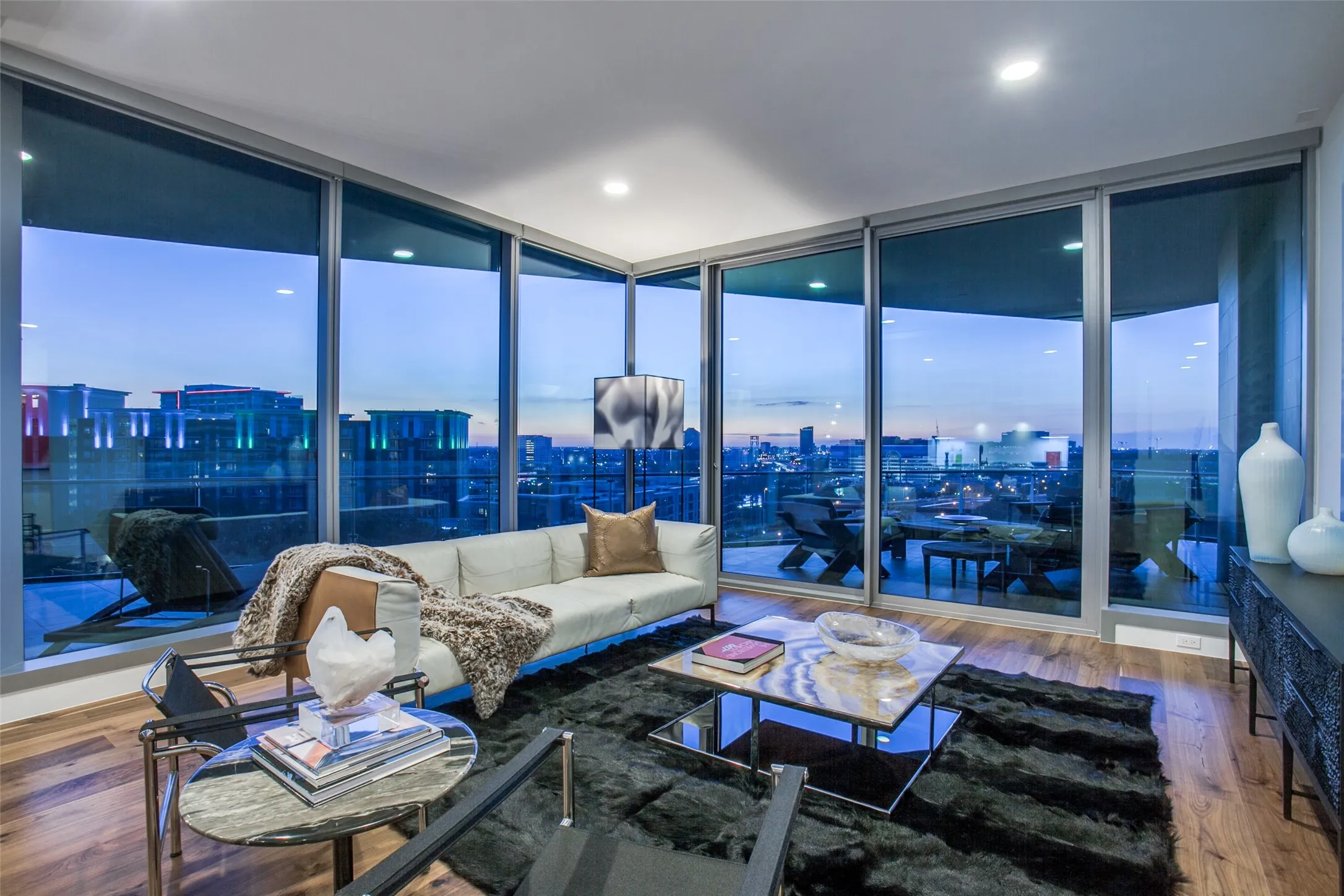 Condominium For Rent in Dallas County , 3130 N Harwood Street 1203, Dallas, Texas 75201, 3 Bedroom, 3 Bathroom, 2 Garage spaces, 1,903 Sqft, built in 2018, mls#21399695, Real Estate Agent in Dallas, Homes For Rent in Dallas county, Homes For Rent in Dallas, Realtor in Dallas Texas, Real Estate Brokerage Independent Realty Texas, Luminita Cordes Realtor