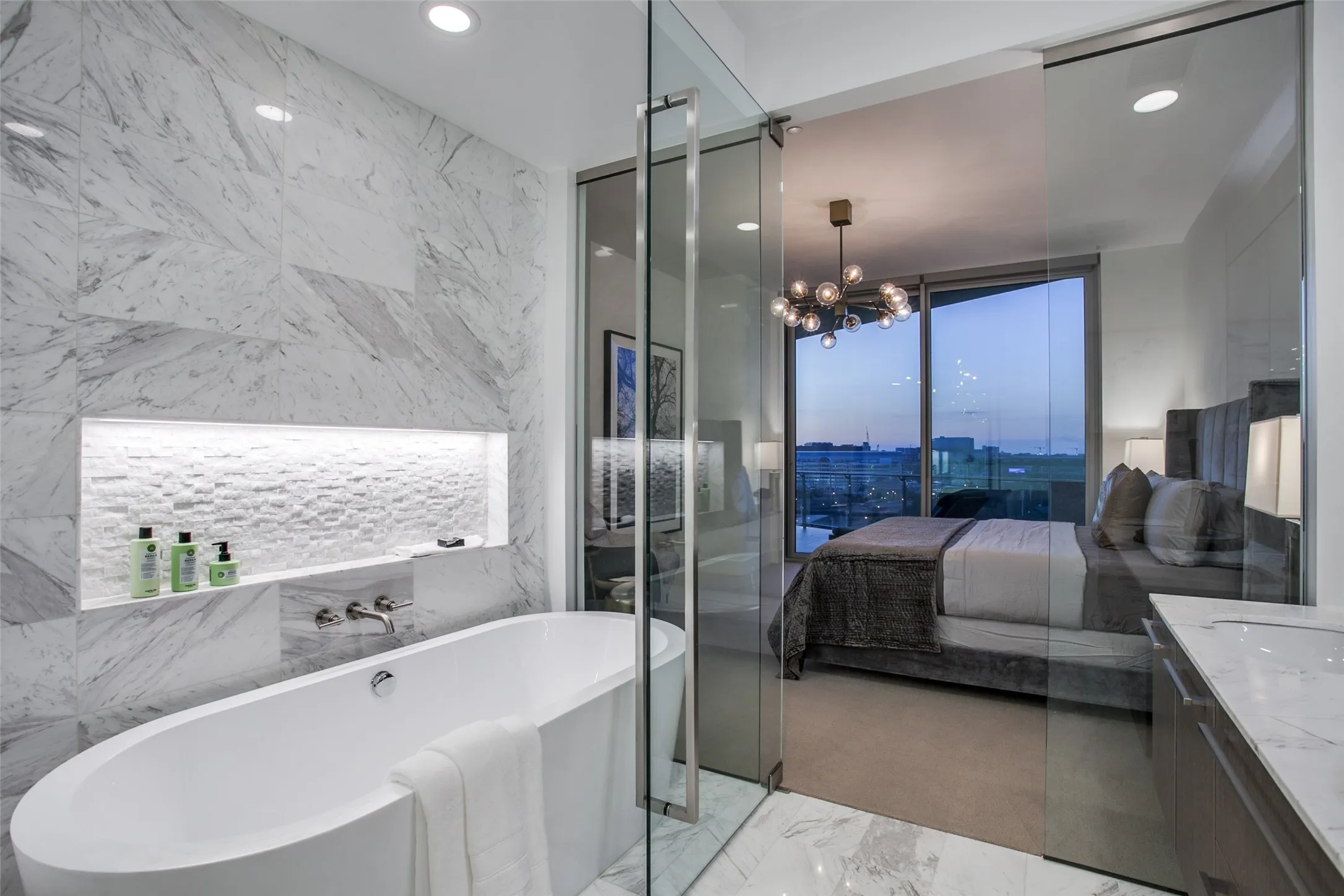 Condominium For Rent in Dallas County , 3130 N Harwood Street 1203, Dallas, Texas 75201, 3 Bedroom, 3 Bathroom, 2 Garage spaces, 1,903 Sqft, built in 2018, mls#21399695, Real Estate Agent in Dallas, Homes For Rent in Dallas county, Homes For Rent in Dallas, Realtor in Dallas Texas, Real Estate Brokerage Independent Realty Texas, Luminita Cordes Realtor