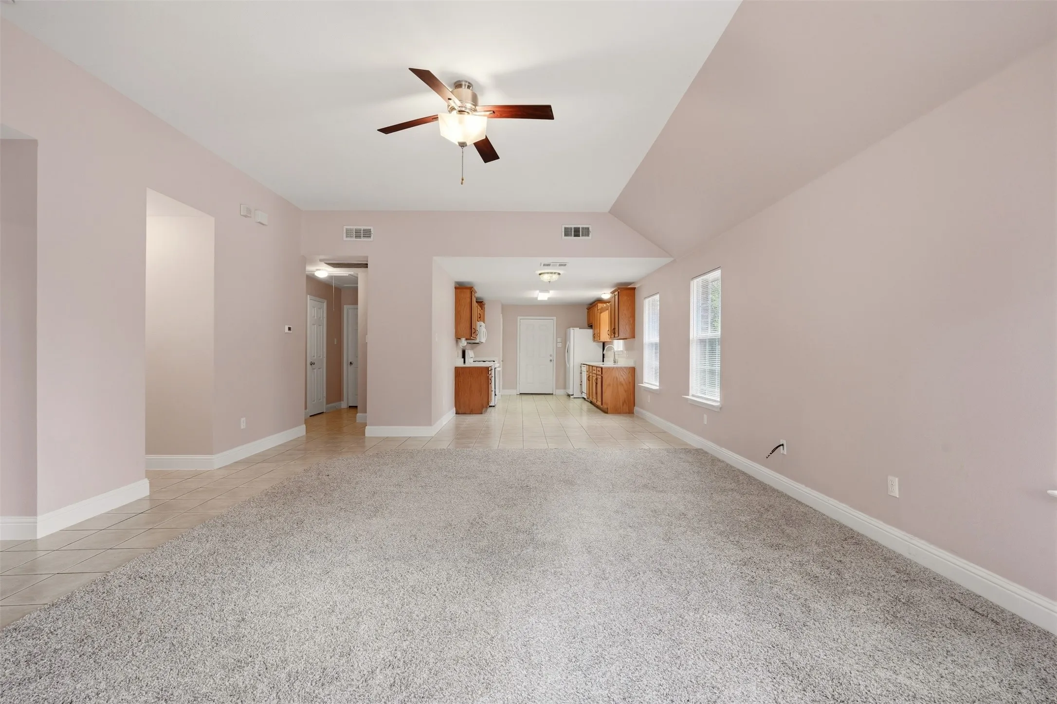 Single Family Residence For Sale in Dallas County , 3102 Weisenberger Drive, Dallas, Texas 75212, 3 Bedroom, 2 Bathroom, 2 Garage spaces, 1,529 Sqft, built in 2003, mls#21401409, Real Estate Agent in Dallas, Homes For Sale in Dallas county, Homes For Sale in Dallas, Realtor in Dallas Texas, Real Estate Brokerage Independent Realty Texas, Luminita Cordes Realtor