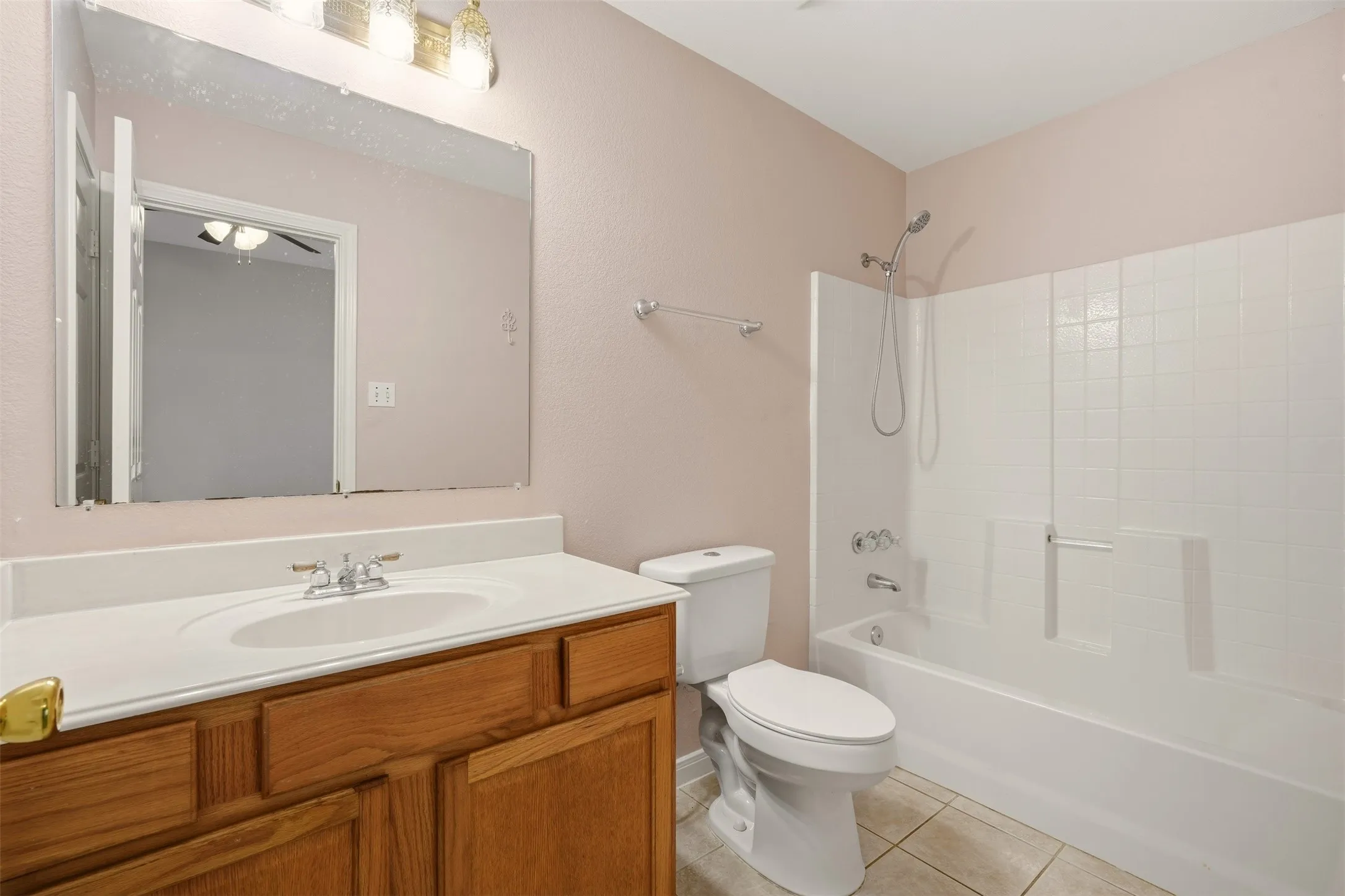 Single Family Residence For Sale in Dallas County , 3102 Weisenberger Drive, Dallas, Texas 75212, 3 Bedroom, 2 Bathroom, 2 Garage spaces, 1,529 Sqft, built in 2003, mls#21401409, Real Estate Agent in Dallas, Homes For Sale in Dallas county, Homes For Sale in Dallas, Realtor in Dallas Texas, Real Estate Brokerage Independent Realty Texas, Luminita Cordes Realtor