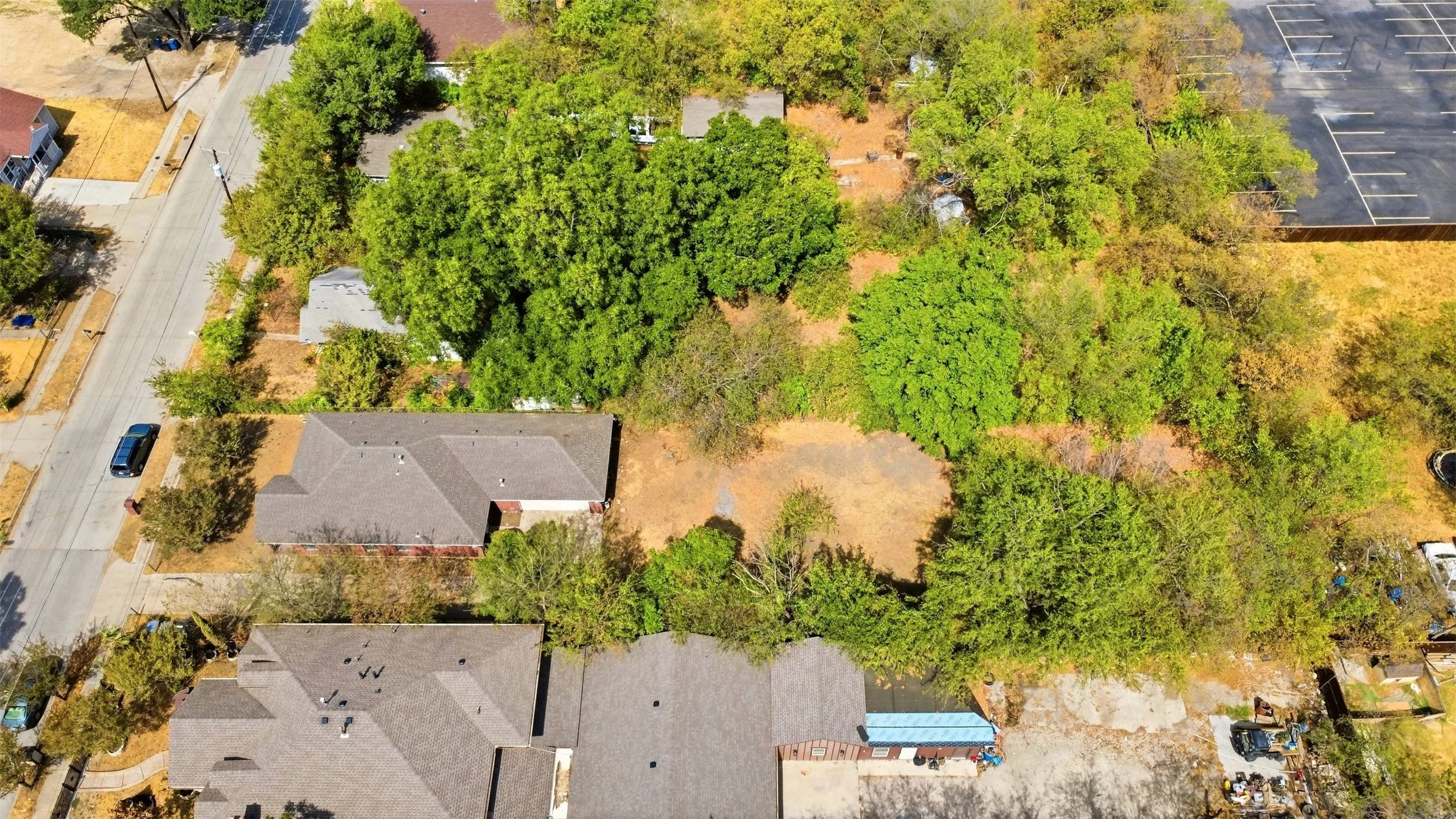 Single Family Residence For Sale in Dallas County , 3102 Weisenberger Drive, Dallas, Texas 75212, 3 Bedroom, 2 Bathroom, 2 Garage spaces, 1,529 Sqft, built in 2003, mls#21401409, Real Estate Agent in Dallas, Homes For Sale in Dallas county, Homes For Sale in Dallas, Realtor in Dallas Texas, Real Estate Brokerage Independent Realty Texas, Luminita Cordes Realtor
