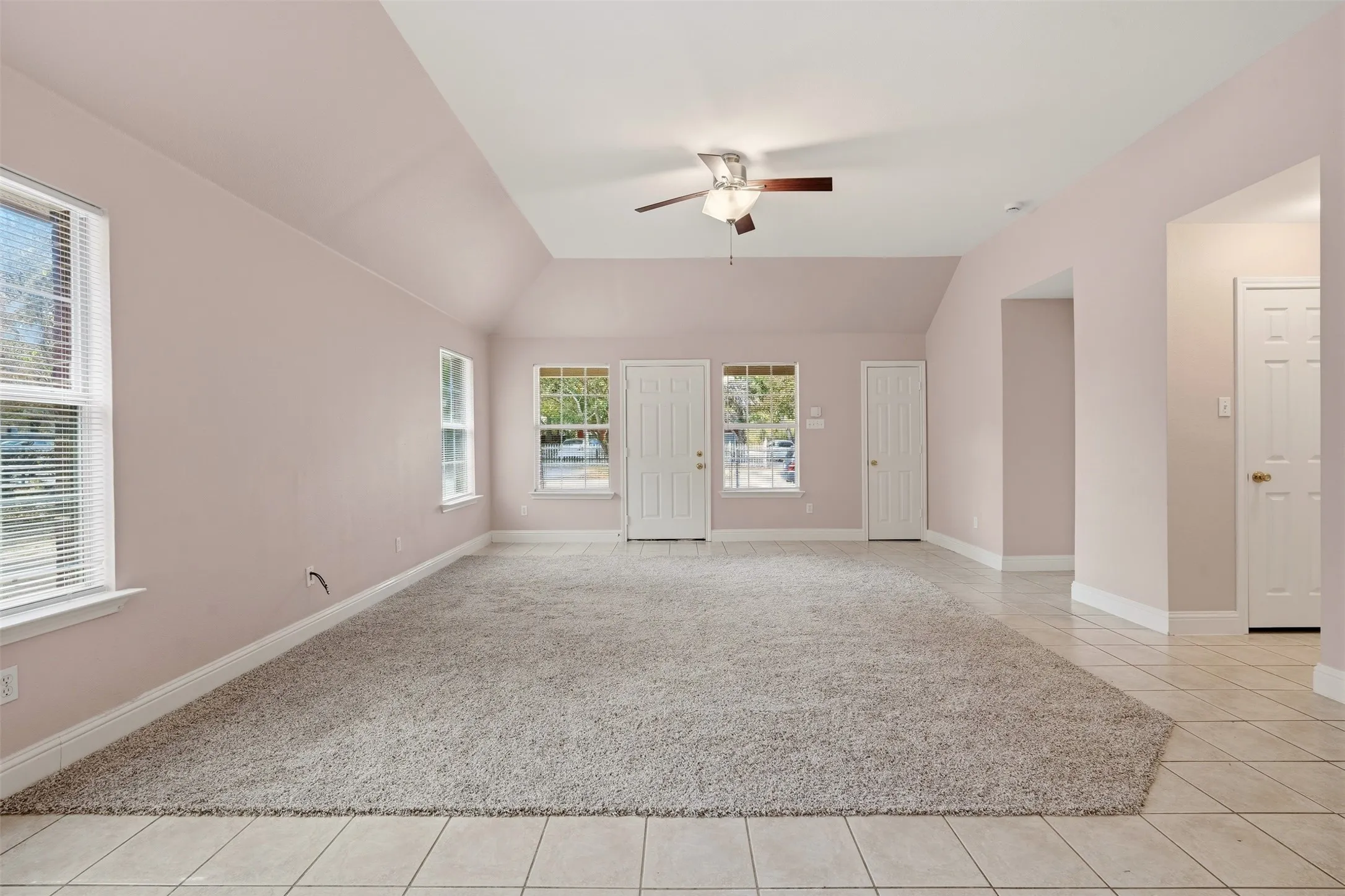 Single Family Residence For Sale in Dallas County , 3102 Weisenberger Drive, Dallas, Texas 75212, 3 Bedroom, 2 Bathroom, 2 Garage spaces, 1,529 Sqft, built in 2003, mls#21401409, Real Estate Agent in Dallas, Homes For Sale in Dallas county, Homes For Sale in Dallas, Realtor in Dallas Texas, Real Estate Brokerage Independent Realty Texas, Luminita Cordes Realtor