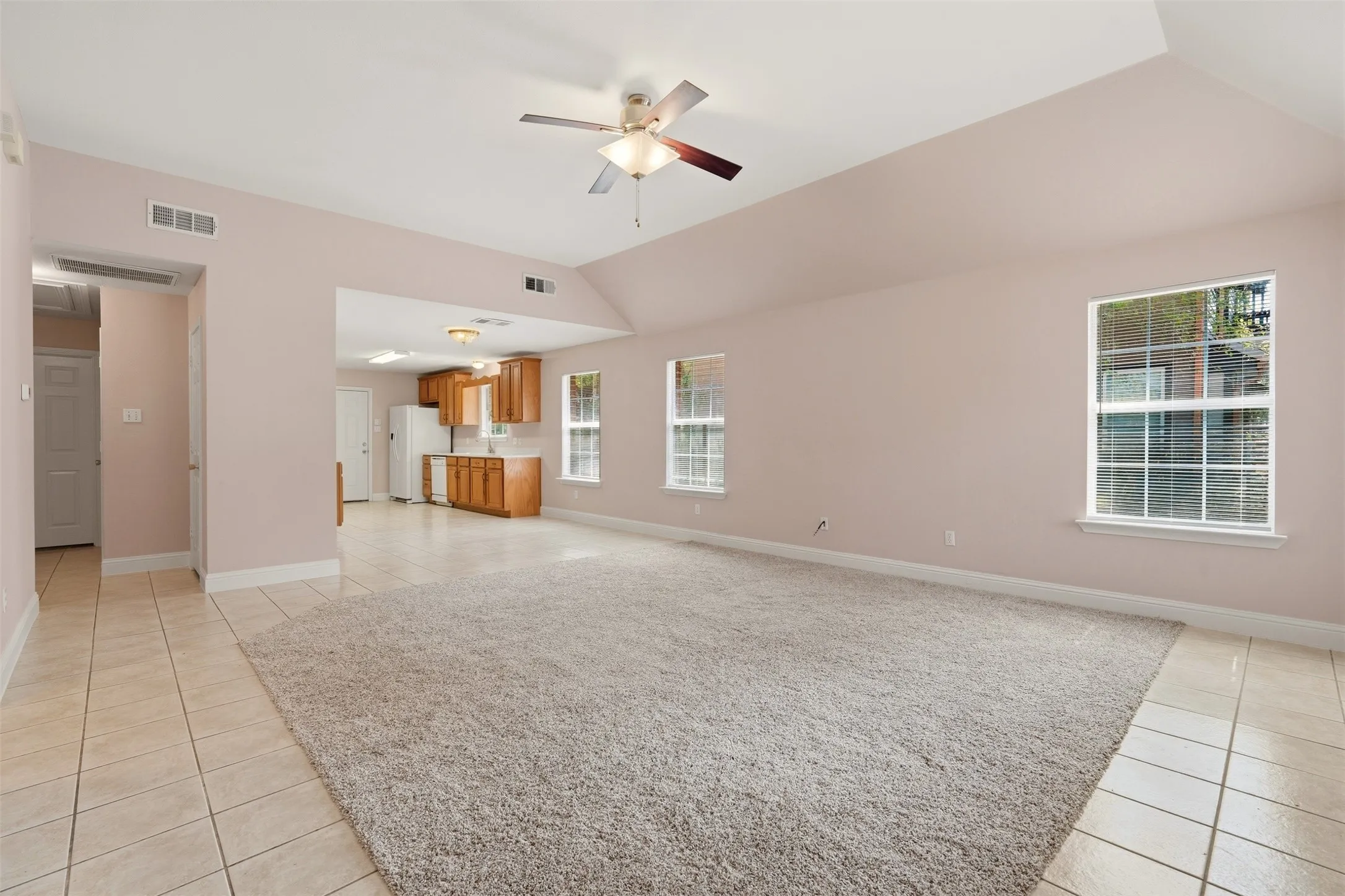 Single Family Residence For Sale in Dallas County , 3102 Weisenberger Drive, Dallas, Texas 75212, 3 Bedroom, 2 Bathroom, 2 Garage spaces, 1,529 Sqft, built in 2003, mls#21401409, Real Estate Agent in Dallas, Homes For Sale in Dallas county, Homes For Sale in Dallas, Realtor in Dallas Texas, Real Estate Brokerage Independent Realty Texas, Luminita Cordes Realtor
