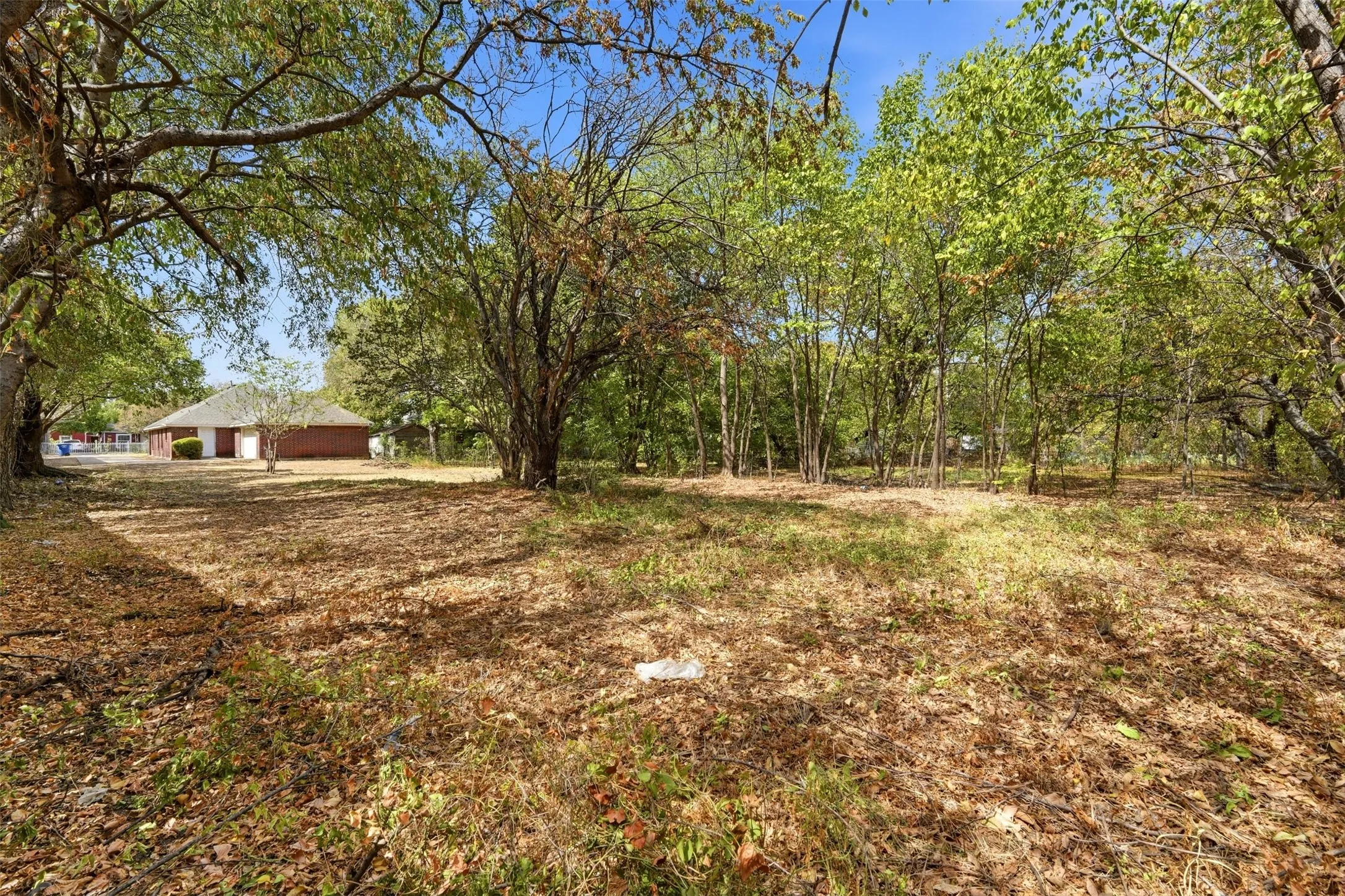 Single Family Residence For Sale in Dallas County , 3102 Weisenberger Drive, Dallas, Texas 75212, 3 Bedroom, 2 Bathroom, 2 Garage spaces, 1,529 Sqft, built in 2003, mls#21401409, Real Estate Agent in Dallas, Homes For Sale in Dallas county, Homes For Sale in Dallas, Realtor in Dallas Texas, Real Estate Brokerage Independent Realty Texas, Luminita Cordes Realtor