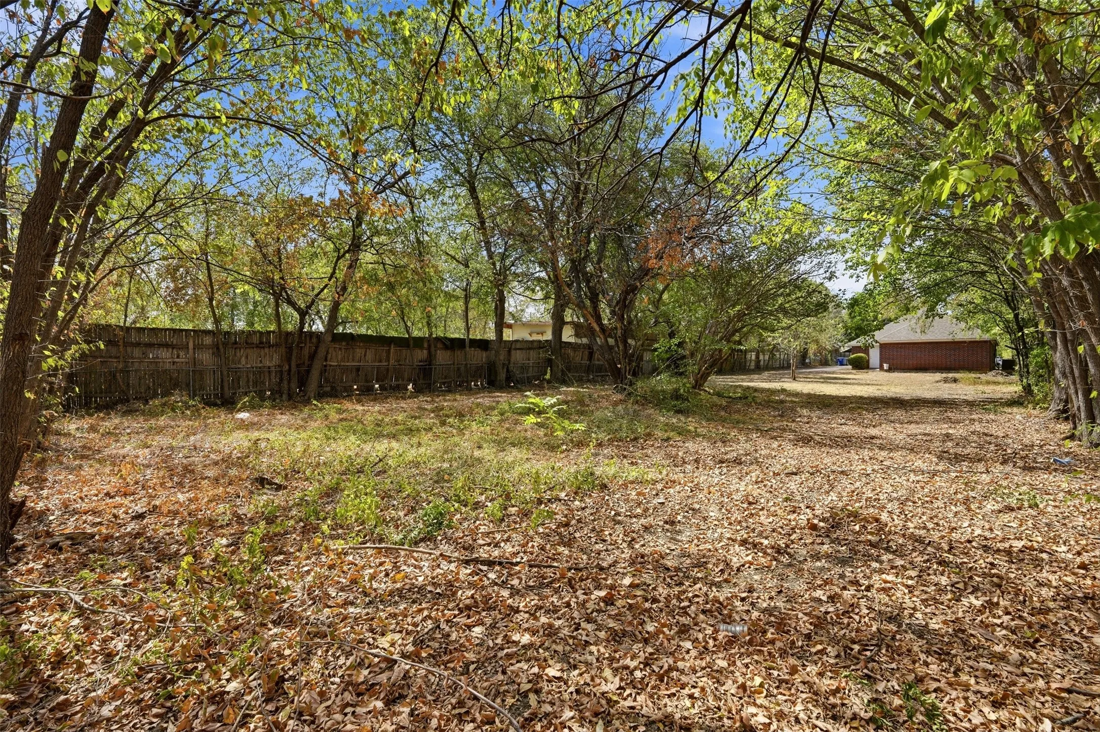 Single Family Residence For Sale in Dallas County , 3102 Weisenberger Drive, Dallas, Texas 75212, 3 Bedroom, 2 Bathroom, 2 Garage spaces, 1,529 Sqft, built in 2003, mls#21401409, Real Estate Agent in Dallas, Homes For Sale in Dallas county, Homes For Sale in Dallas, Realtor in Dallas Texas, Real Estate Brokerage Independent Realty Texas, Luminita Cordes Realtor