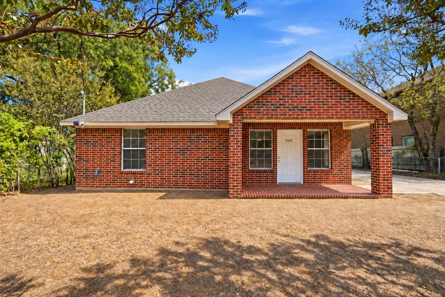 Single Family Residence For Sale in Dallas County , 3102 Weisenberger Drive, Dallas, Texas 75212, 3 Bedroom, 2 Bathroom, 2 Garage spaces, 1,529 Sqft, built in 2003, mls#21401409, Real Estate Agent in Dallas, Homes For Sale in Dallas county, Homes For Sale in Dallas, Realtor in Dallas Texas, Real Estate Brokerage Independent Realty Texas, Luminita Cordes Realtor