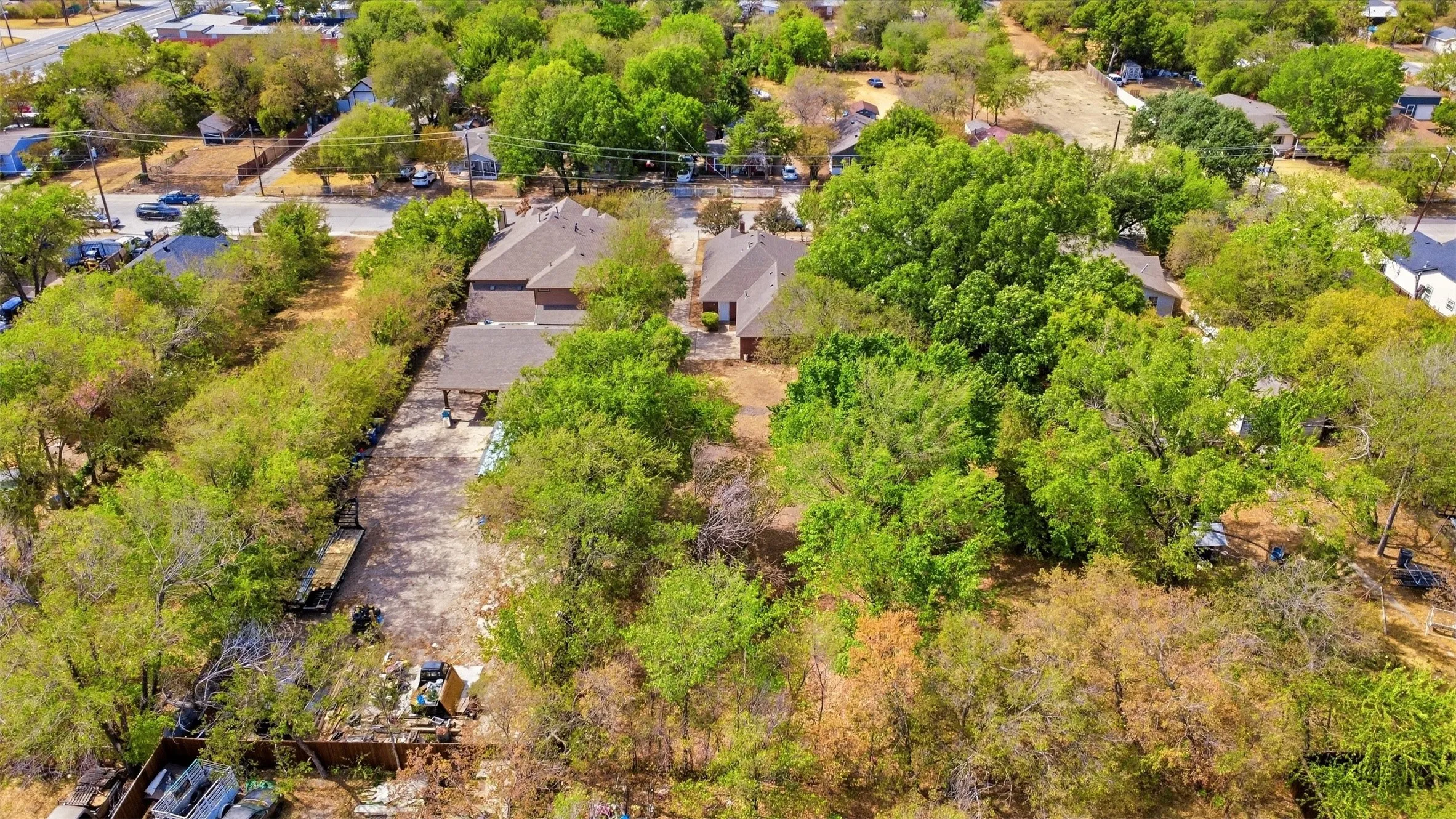 Single Family Residence For Sale in Dallas County , 3102 Weisenberger Drive, Dallas, Texas 75212, 3 Bedroom, 2 Bathroom, 2 Garage spaces, 1,529 Sqft, built in 2003, mls#21401409, Real Estate Agent in Dallas, Homes For Sale in Dallas county, Homes For Sale in Dallas, Realtor in Dallas Texas, Real Estate Brokerage Independent Realty Texas, Luminita Cordes Realtor