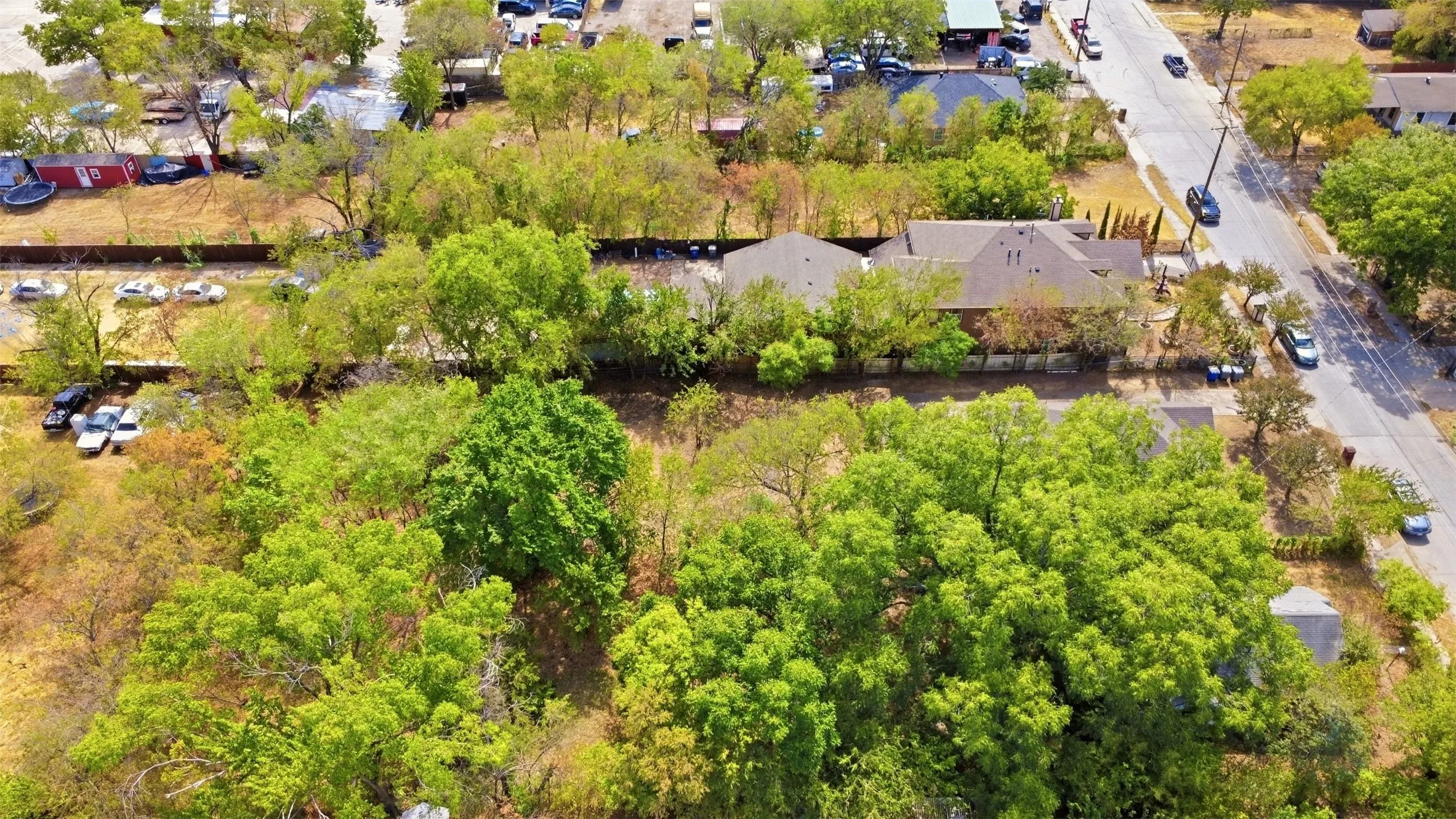 Single Family Residence For Sale in Dallas County , 3102 Weisenberger Drive, Dallas, Texas 75212, 3 Bedroom, 2 Bathroom, 2 Garage spaces, 1,529 Sqft, built in 2003, mls#21401409, Real Estate Agent in Dallas, Homes For Sale in Dallas county, Homes For Sale in Dallas, Realtor in Dallas Texas, Real Estate Brokerage Independent Realty Texas, Luminita Cordes Realtor