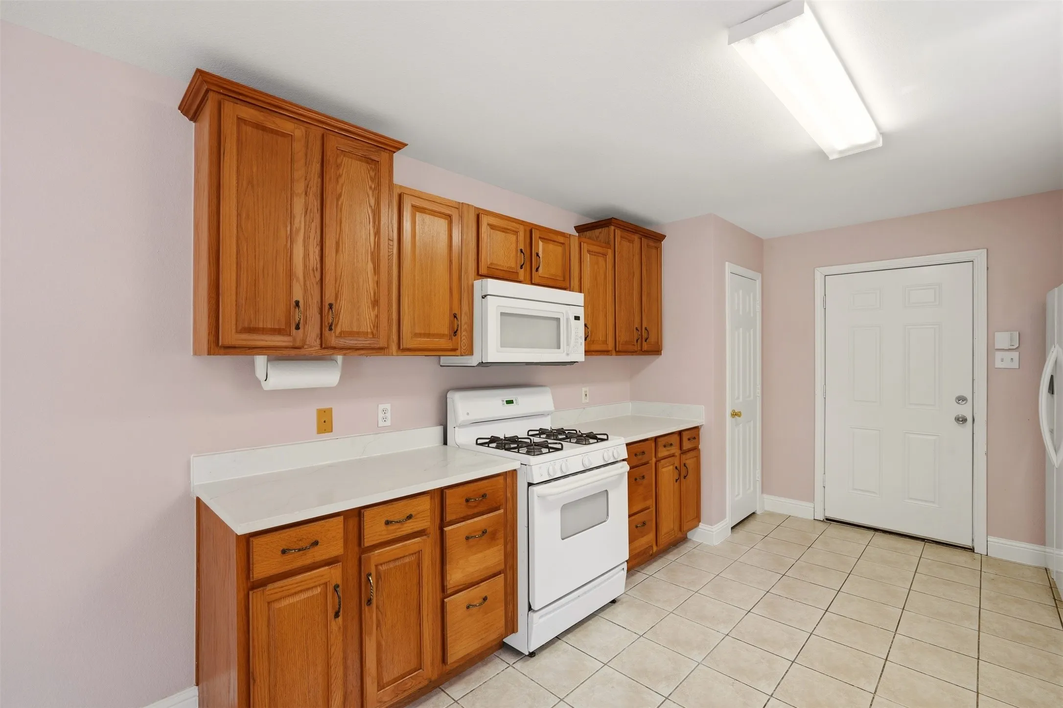 Single Family Residence For Sale in Dallas County , 3102 Weisenberger Drive, Dallas, Texas 75212, 3 Bedroom, 2 Bathroom, 2 Garage spaces, 1,529 Sqft, built in 2003, mls#21401409, Real Estate Agent in Dallas, Homes For Sale in Dallas county, Homes For Sale in Dallas, Realtor in Dallas Texas, Real Estate Brokerage Independent Realty Texas, Luminita Cordes Realtor