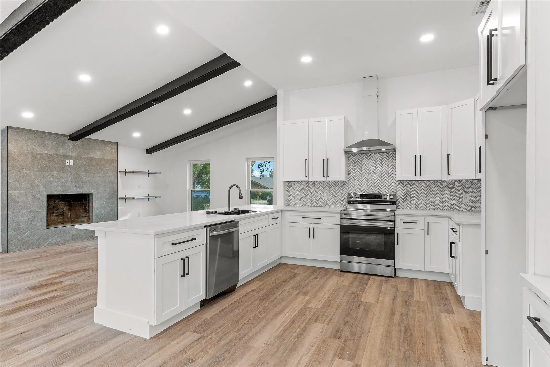 Single Family Residence For Rent in Rockwall County , 103 Elm Crest Drive, Rowlett, Texas 75087, 5 Bedroom, 4 Bathroom, 2 Garage spaces, 2,538 Sqft, built in 1970, mls#21398732, Real Estate Agent in Rowlett, Homes For Rent in Rockwall county, Homes For Rent in Rowlett, Realtor in Rowlett Texas, Real Estate Brokerage Independent Realty Texas, Luminita Cordes Realtor