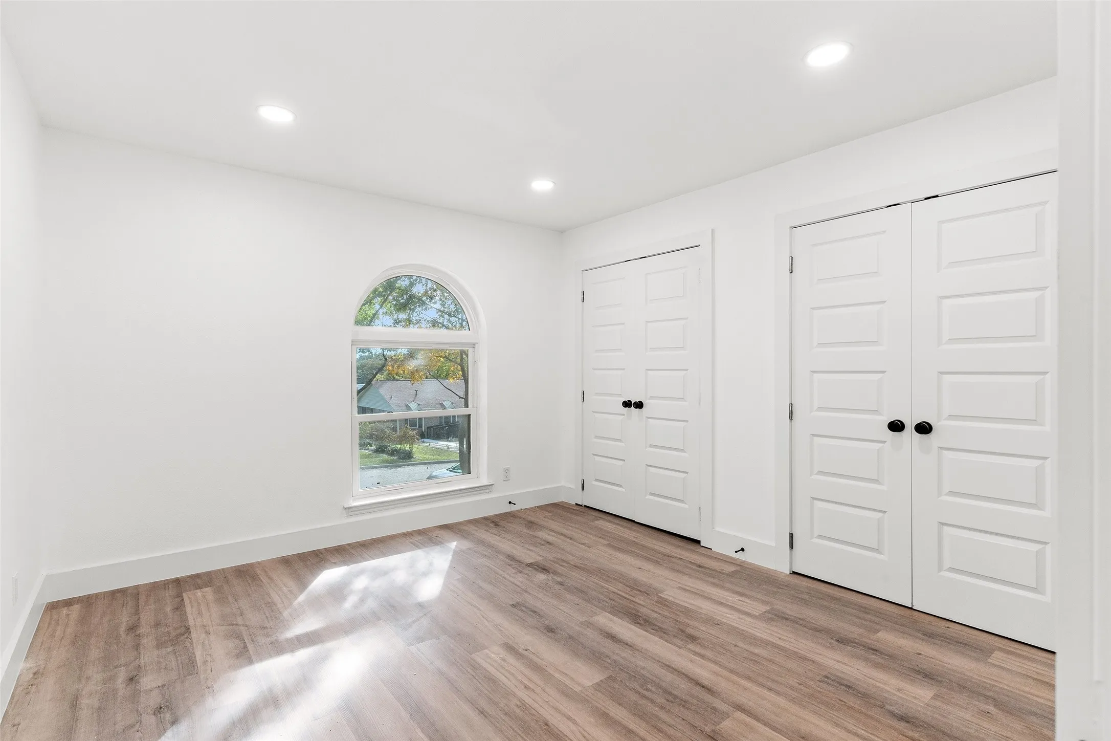 Single Family Residence For Rent in Rockwall County , 103 Elm Crest Drive, Rowlett, Texas 75087, 5 Bedroom, 4 Bathroom, 2 Garage spaces, 2,538 Sqft, built in 1970, mls#21398732, Real Estate Agent in Rowlett, Homes For Rent in Rockwall county, Homes For Rent in Rowlett, Realtor in Rowlett Texas, Real Estate Brokerage Independent Realty Texas, Luminita Cordes Realtor