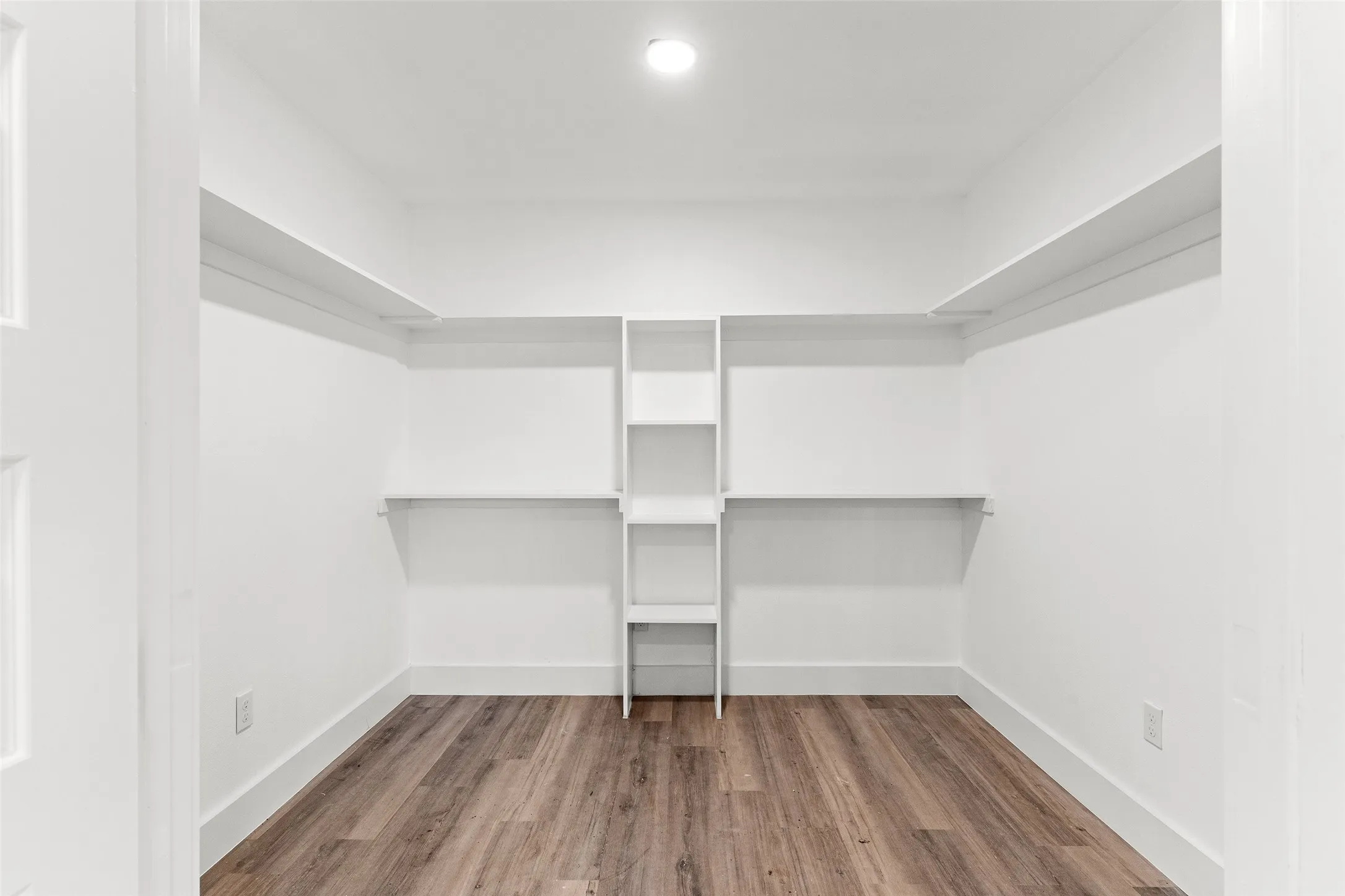 Single Family Residence For Rent in Rockwall County , 103 Elm Crest Drive, Rowlett, Texas 75087, 5 Bedroom, 4 Bathroom, 2 Garage spaces, 2,538 Sqft, built in 1970, mls#21398732, Real Estate Agent in Rowlett, Homes For Rent in Rockwall county, Homes For Rent in Rowlett, Realtor in Rowlett Texas, Real Estate Brokerage Independent Realty Texas, Luminita Cordes Realtor