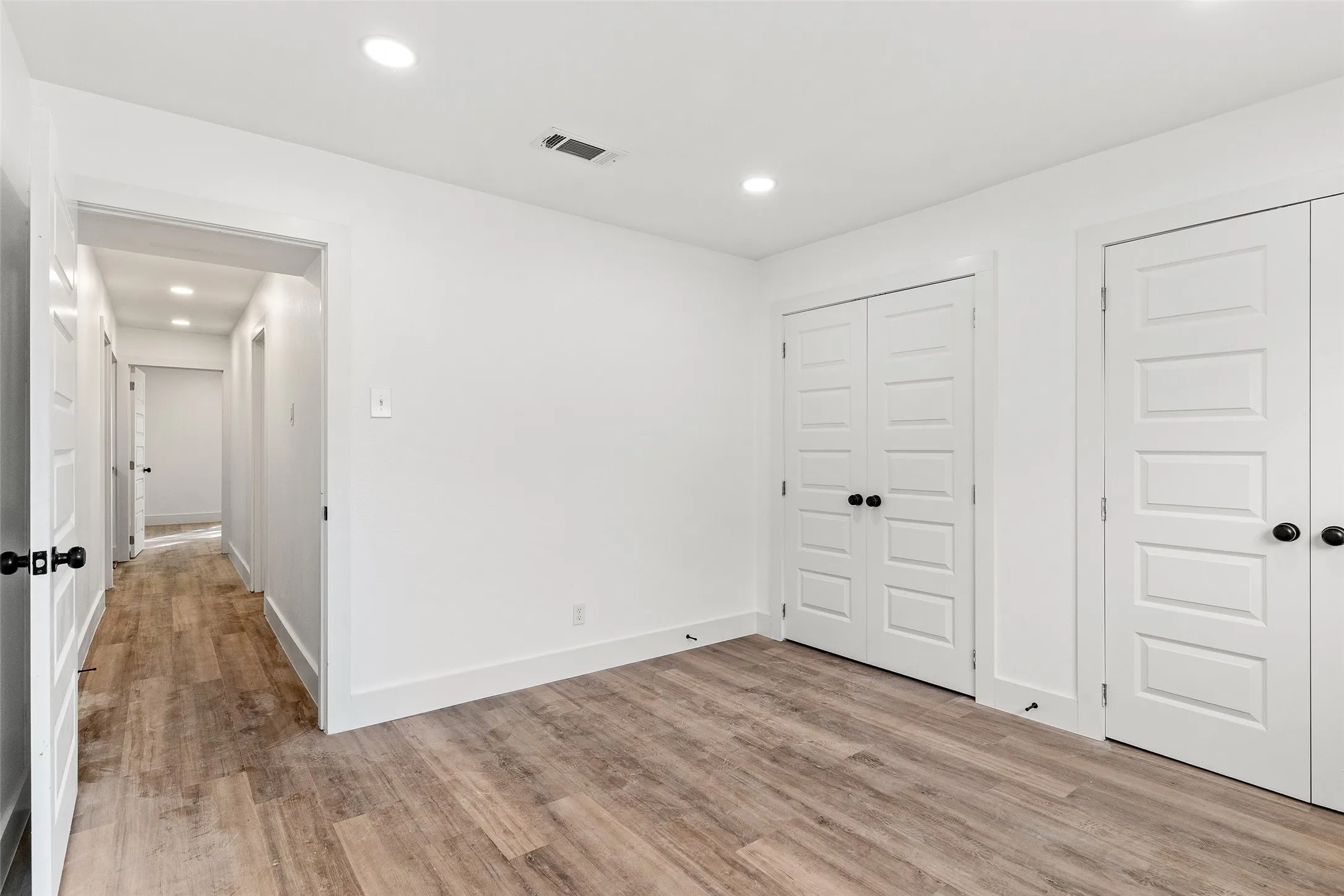 Single Family Residence For Rent in Rockwall County , 103 Elm Crest Drive, Rowlett, Texas 75087, 5 Bedroom, 4 Bathroom, 2 Garage spaces, 2,538 Sqft, built in 1970, mls#21398732, Real Estate Agent in Rowlett, Homes For Rent in Rockwall county, Homes For Rent in Rowlett, Realtor in Rowlett Texas, Real Estate Brokerage Independent Realty Texas, Luminita Cordes Realtor