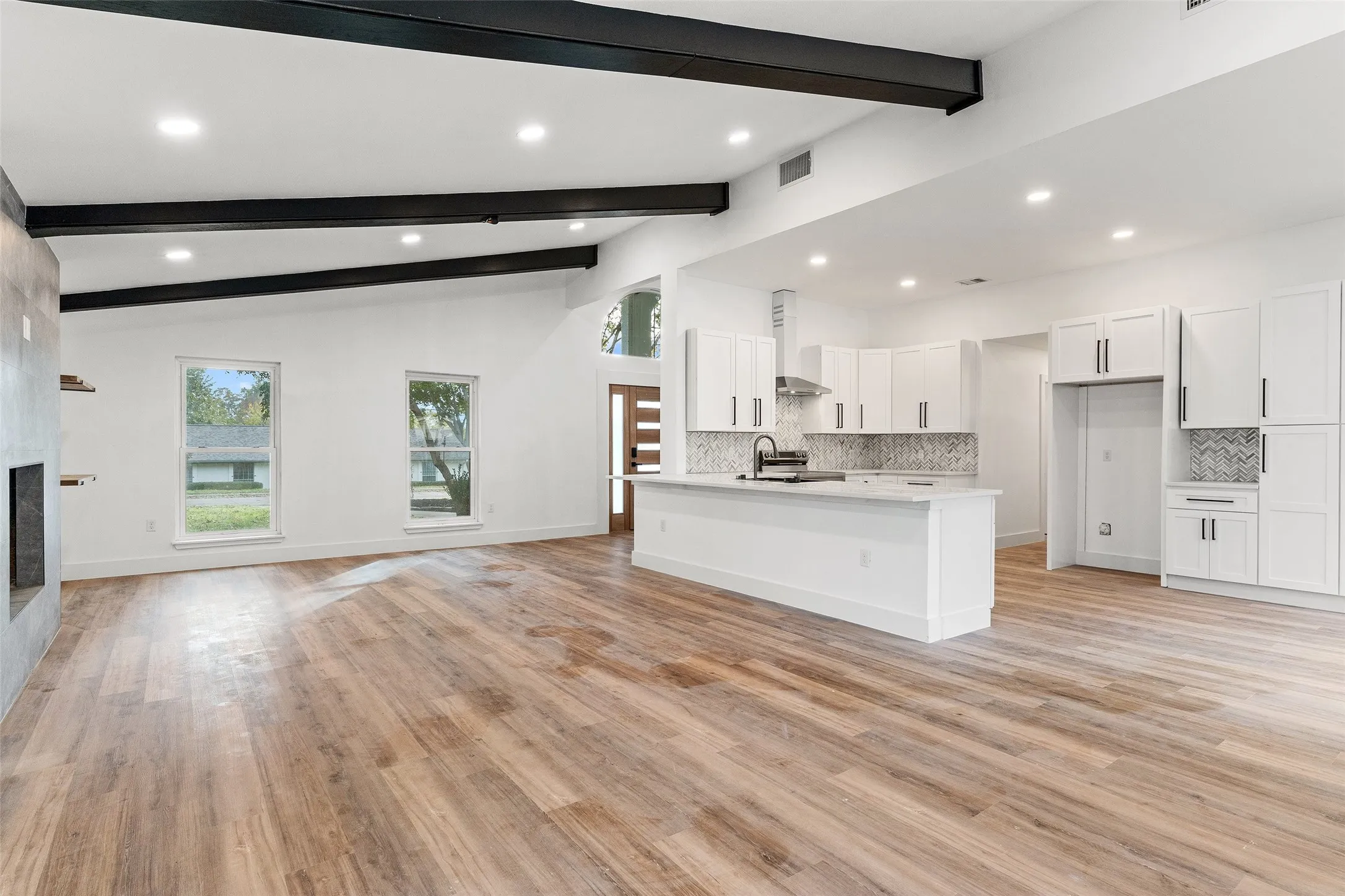 Single Family Residence For Rent in Rockwall County , 103 Elm Crest Drive, Rowlett, Texas 75087, 5 Bedroom, 4 Bathroom, 2 Garage spaces, 2,538 Sqft, built in 1970, mls#21398732, Real Estate Agent in Rowlett, Homes For Rent in Rockwall county, Homes For Rent in Rowlett, Realtor in Rowlett Texas, Real Estate Brokerage Independent Realty Texas, Luminita Cordes Realtor