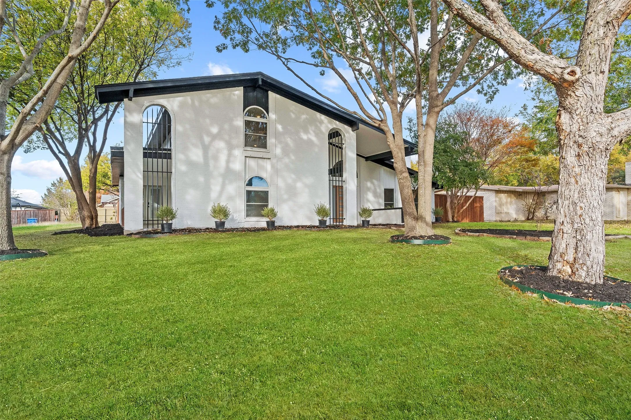 Single Family Residence For Rent in Rockwall County , 103 Elm Crest Drive, Rowlett, Texas 75087, 5 Bedroom, 4 Bathroom, 2 Garage spaces, 2,538 Sqft, built in 1970, mls#21398732, Real Estate Agent in Rowlett, Homes For Rent in Rockwall county, Homes For Rent in Rowlett, Realtor in Rowlett Texas, Real Estate Brokerage Independent Realty Texas, Luminita Cordes Realtor