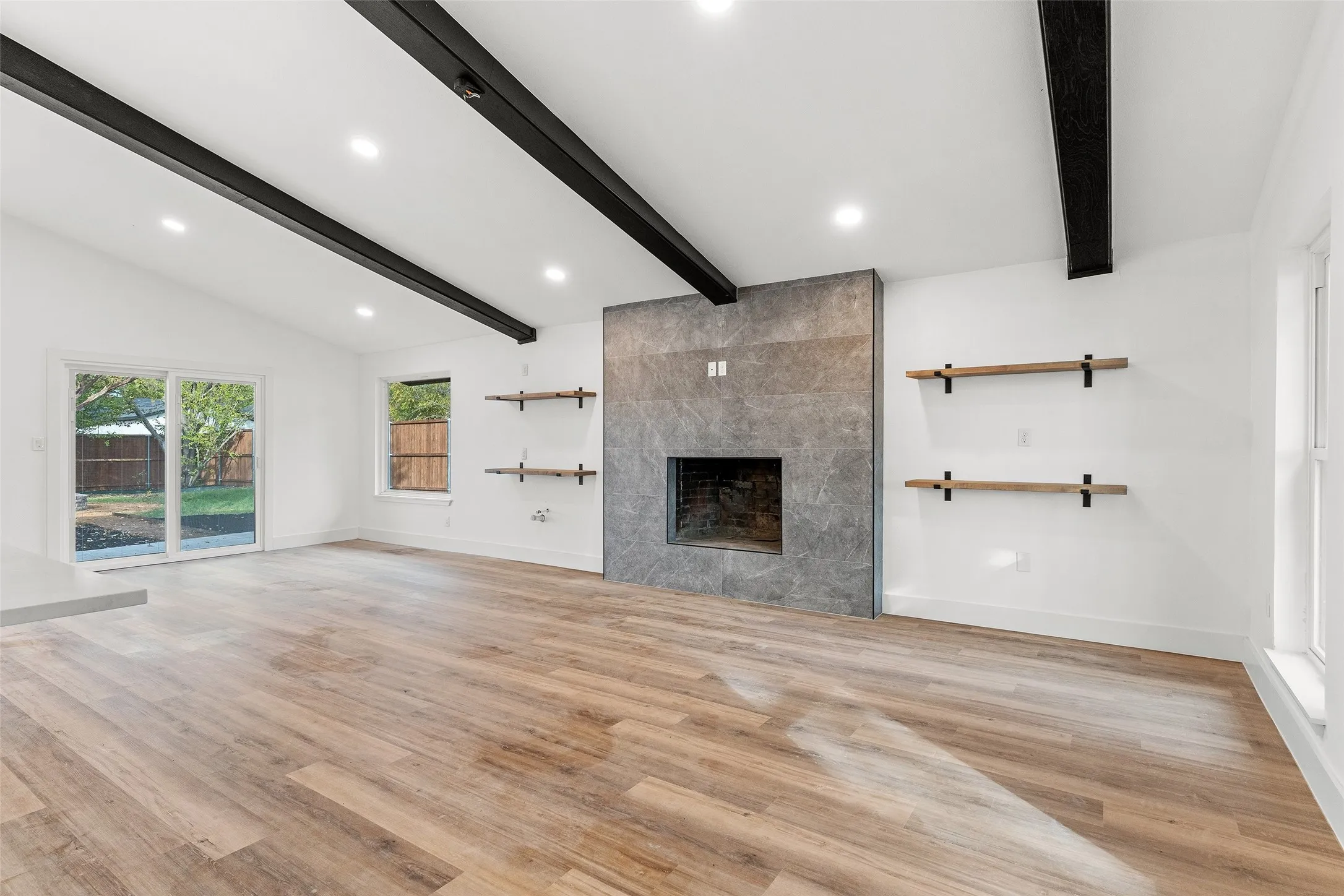 Single Family Residence For Rent in Rockwall County , 103 Elm Crest Drive, Rowlett, Texas 75087, 5 Bedroom, 4 Bathroom, 2 Garage spaces, 2,538 Sqft, built in 1970, mls#21398732, Real Estate Agent in Rowlett, Homes For Rent in Rockwall county, Homes For Rent in Rowlett, Realtor in Rowlett Texas, Real Estate Brokerage Independent Realty Texas, Luminita Cordes Realtor