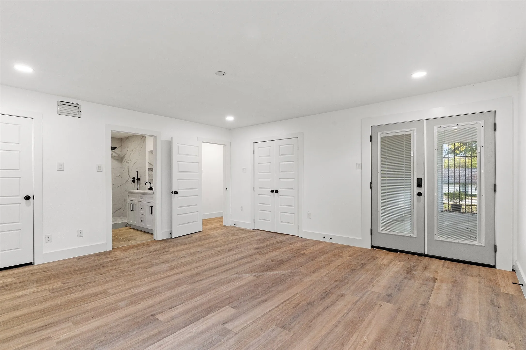 Single Family Residence For Rent in Rockwall County , 103 Elm Crest Drive, Rowlett, Texas 75087, 5 Bedroom, 4 Bathroom, 2 Garage spaces, 2,538 Sqft, built in 1970, mls#21398732, Real Estate Agent in Rowlett, Homes For Rent in Rockwall county, Homes For Rent in Rowlett, Realtor in Rowlett Texas, Real Estate Brokerage Independent Realty Texas, Luminita Cordes Realtor