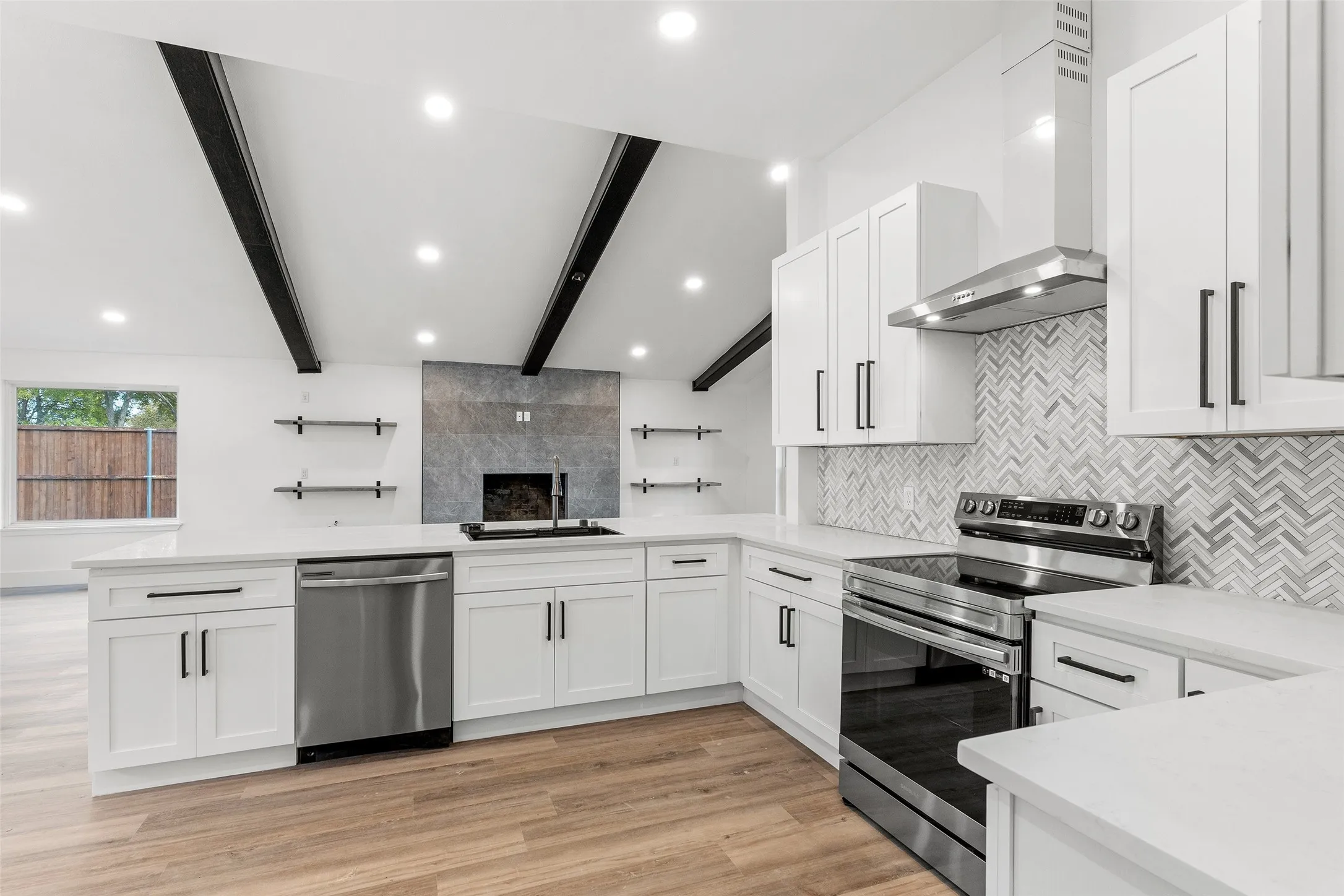 Single Family Residence For Rent in Rockwall County , 103 Elm Crest Drive, Rowlett, Texas 75087, 5 Bedroom, 4 Bathroom, 2 Garage spaces, 2,538 Sqft, built in 1970, mls#21398732, Real Estate Agent in Rowlett, Homes For Rent in Rockwall county, Homes For Rent in Rowlett, Realtor in Rowlett Texas, Real Estate Brokerage Independent Realty Texas, Luminita Cordes Realtor