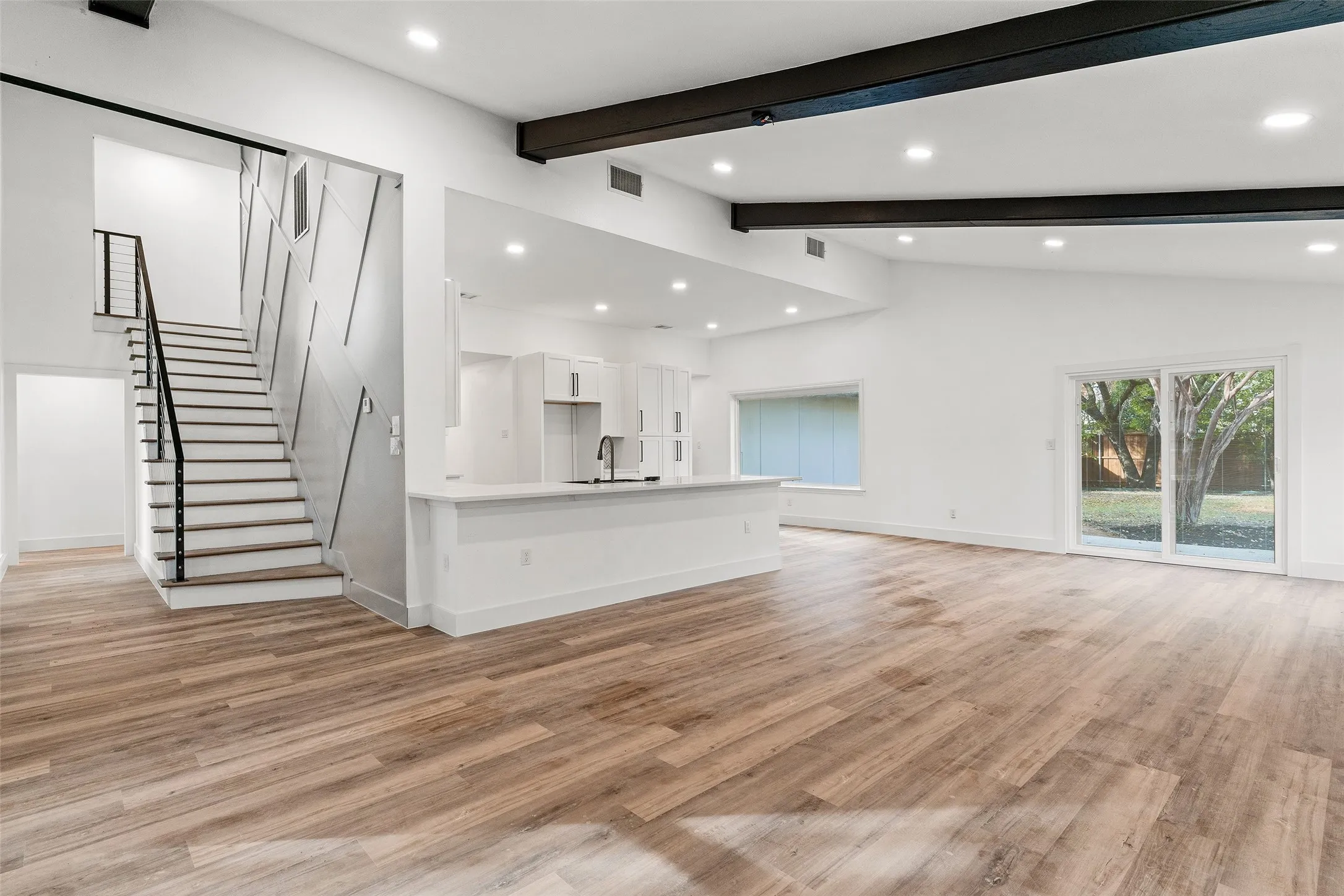 Single Family Residence For Rent in Rockwall County , 103 Elm Crest Drive, Rowlett, Texas 75087, 5 Bedroom, 4 Bathroom, 2 Garage spaces, 2,538 Sqft, built in 1970, mls#21398732, Real Estate Agent in Rowlett, Homes For Rent in Rockwall county, Homes For Rent in Rowlett, Realtor in Rowlett Texas, Real Estate Brokerage Independent Realty Texas, Luminita Cordes Realtor