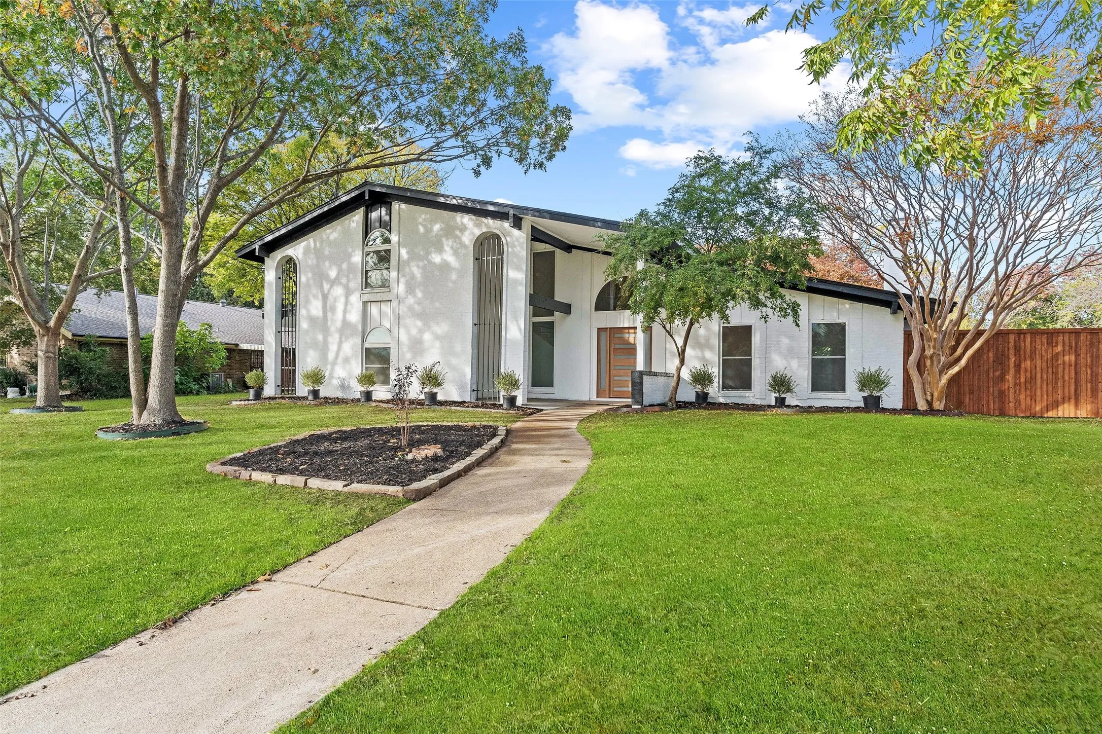 Single Family Residence For Rent in Rockwall County , 103 Elm Crest Drive, Rowlett, Texas 75087, 5 Bedroom, 4 Bathroom, 2 Garage spaces, 2,538 Sqft, built in 1970, mls#21398732, Real Estate Agent in Rowlett, Homes For Rent in Rockwall county, Homes For Rent in Rowlett, Realtor in Rowlett Texas, Real Estate Brokerage Independent Realty Texas, Luminita Cordes Realtor
