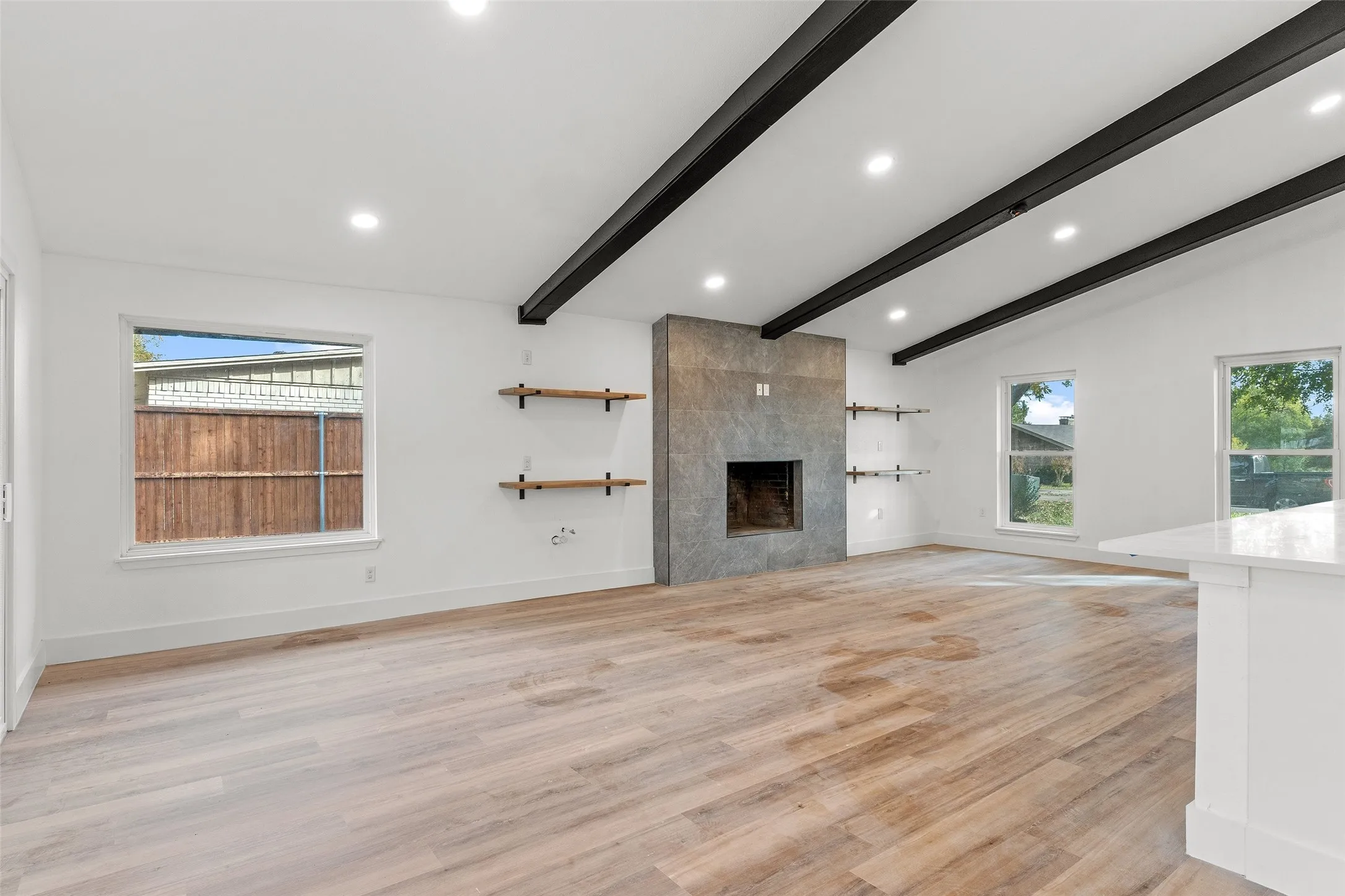 Single Family Residence For Rent in Rockwall County , 103 Elm Crest Drive, Rowlett, Texas 75087, 5 Bedroom, 4 Bathroom, 2 Garage spaces, 2,538 Sqft, built in 1970, mls#21398732, Real Estate Agent in Rowlett, Homes For Rent in Rockwall county, Homes For Rent in Rowlett, Realtor in Rowlett Texas, Real Estate Brokerage Independent Realty Texas, Luminita Cordes Realtor
