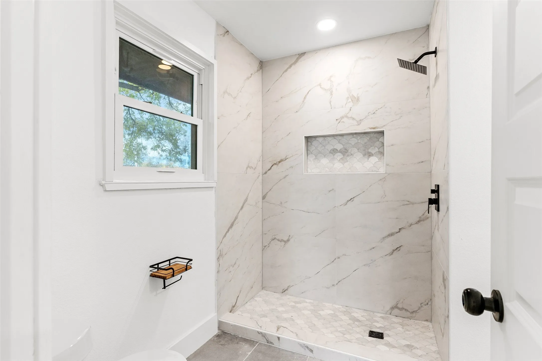 Single Family Residence For Rent in Rockwall County , 103 Elm Crest Drive, Rowlett, Texas 75087, 5 Bedroom, 4 Bathroom, 2 Garage spaces, 2,538 Sqft, built in 1970, mls#21398732, Real Estate Agent in Rowlett, Homes For Rent in Rockwall county, Homes For Rent in Rowlett, Realtor in Rowlett Texas, Real Estate Brokerage Independent Realty Texas, Luminita Cordes Realtor