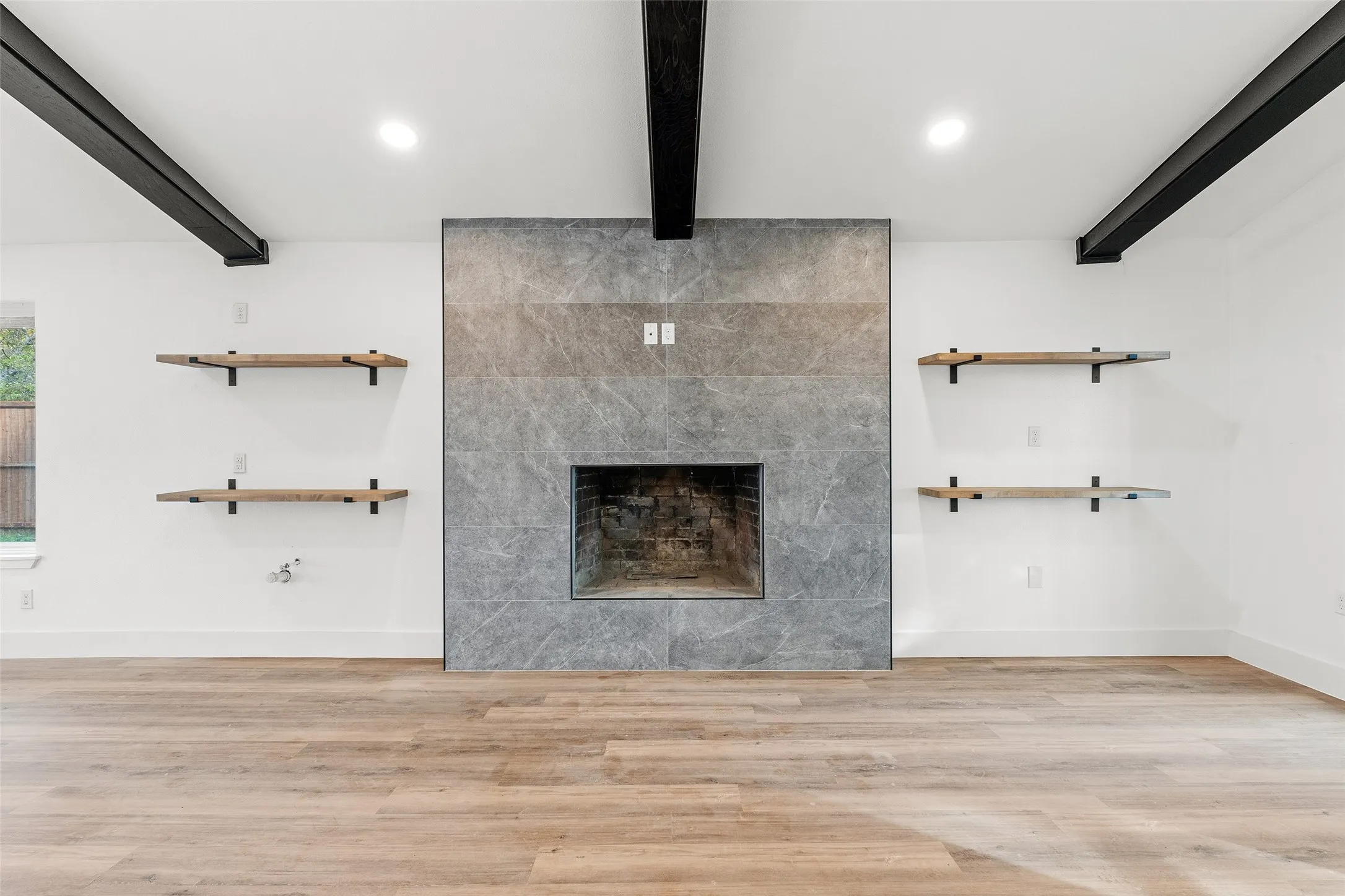 Single Family Residence For Rent in Rockwall County , 103 Elm Crest Drive, Rowlett, Texas 75087, 5 Bedroom, 4 Bathroom, 2 Garage spaces, 2,538 Sqft, built in 1970, mls#21398732, Real Estate Agent in Rowlett, Homes For Rent in Rockwall county, Homes For Rent in Rowlett, Realtor in Rowlett Texas, Real Estate Brokerage Independent Realty Texas, Luminita Cordes Realtor