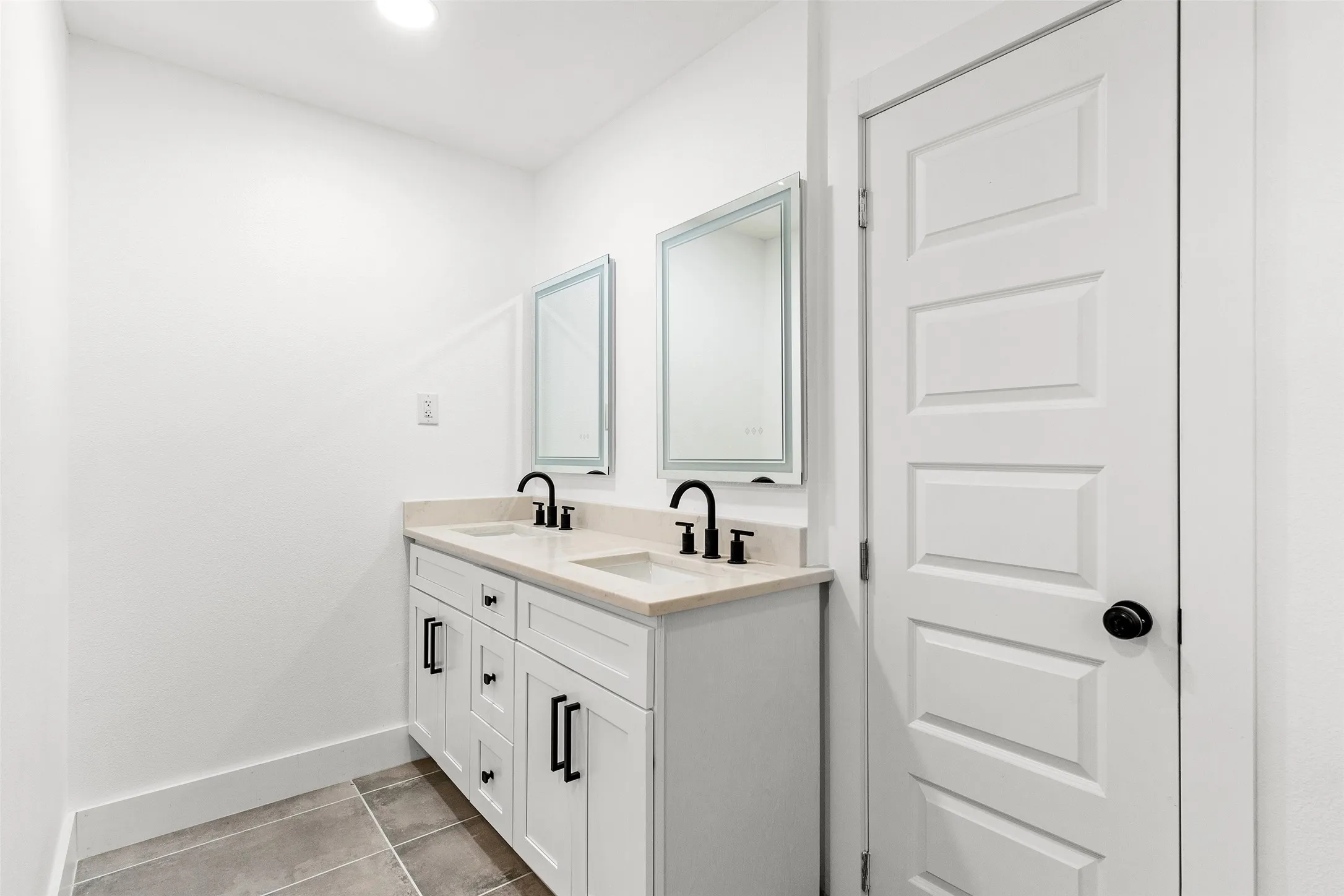 Single Family Residence For Rent in Rockwall County , 103 Elm Crest Drive, Rowlett, Texas 75087, 5 Bedroom, 4 Bathroom, 2 Garage spaces, 2,538 Sqft, built in 1970, mls#21398732, Real Estate Agent in Rowlett, Homes For Rent in Rockwall county, Homes For Rent in Rowlett, Realtor in Rowlett Texas, Real Estate Brokerage Independent Realty Texas, Luminita Cordes Realtor