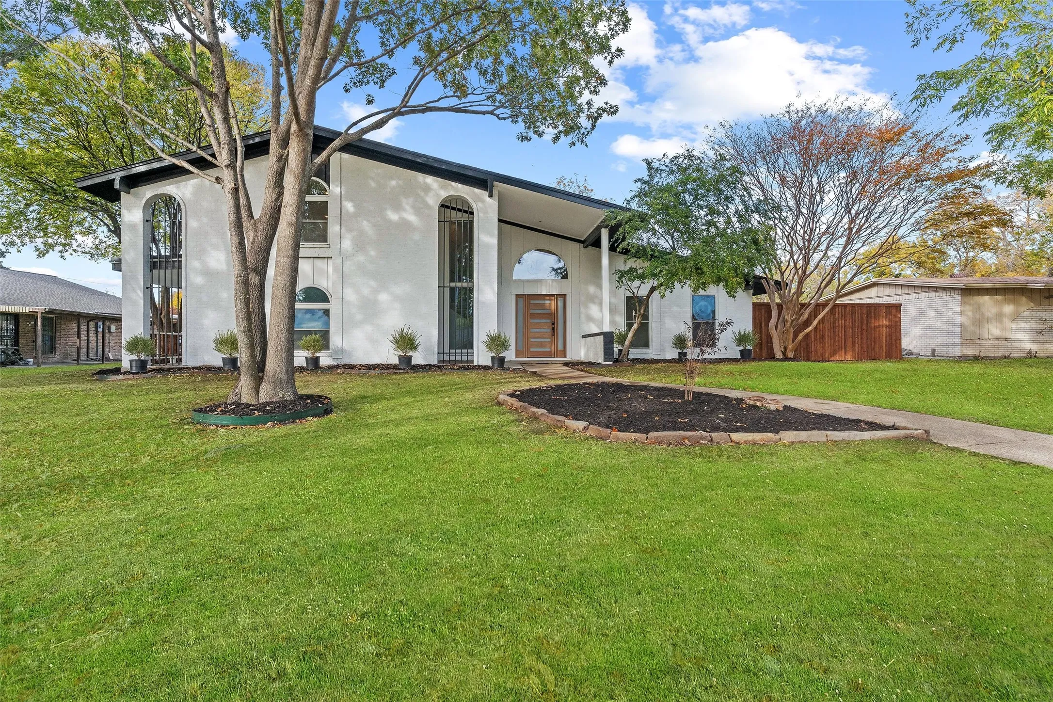 Single Family Residence For Rent in Rockwall County , 103 Elm Crest Drive, Rowlett, Texas 75087, 5 Bedroom, 4 Bathroom, 2 Garage spaces, 2,538 Sqft, built in 1970, mls#21398732, Real Estate Agent in Rowlett, Homes For Rent in Rockwall county, Homes For Rent in Rowlett, Realtor in Rowlett Texas, Real Estate Brokerage Independent Realty Texas, Luminita Cordes Realtor