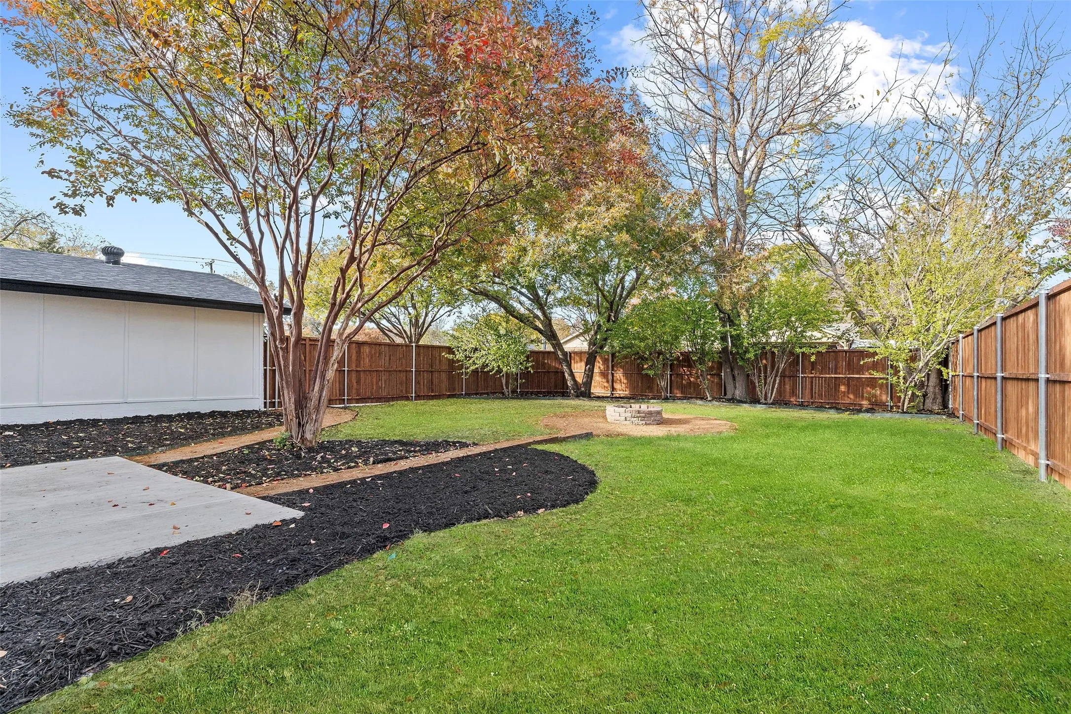Single Family Residence For Rent in Rockwall County , 103 Elm Crest Drive, Rowlett, Texas 75087, 5 Bedroom, 4 Bathroom, 2 Garage spaces, 2,538 Sqft, built in 1970, mls#21398732, Real Estate Agent in Rowlett, Homes For Rent in Rockwall county, Homes For Rent in Rowlett, Realtor in Rowlett Texas, Real Estate Brokerage Independent Realty Texas, Luminita Cordes Realtor