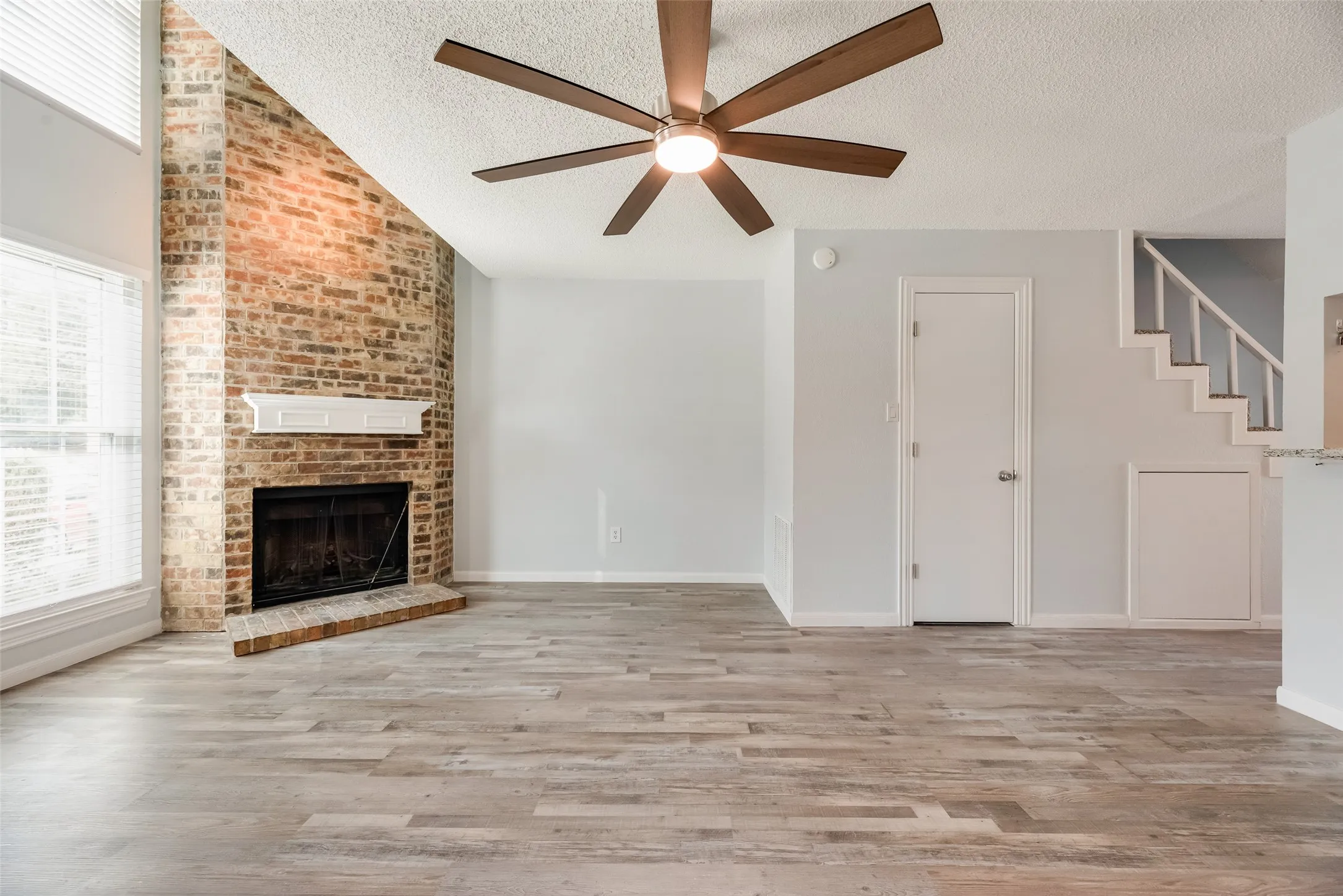 Townhouse For Sale in Tarrant County , 70 Winchester Drive, Euless, Texas 76039, 1 Bedroom, 2 Bathroom, Garage spaces, 832 Sqft, built in 1983, mls#21401429, Real Estate Agent in Euless, Homes For Sale in Tarrant county, Homes For Sale in Euless, Realtor in Euless Texas, Real Estate Brokerage Independent Realty Texas, Luminita Cordes Realtor