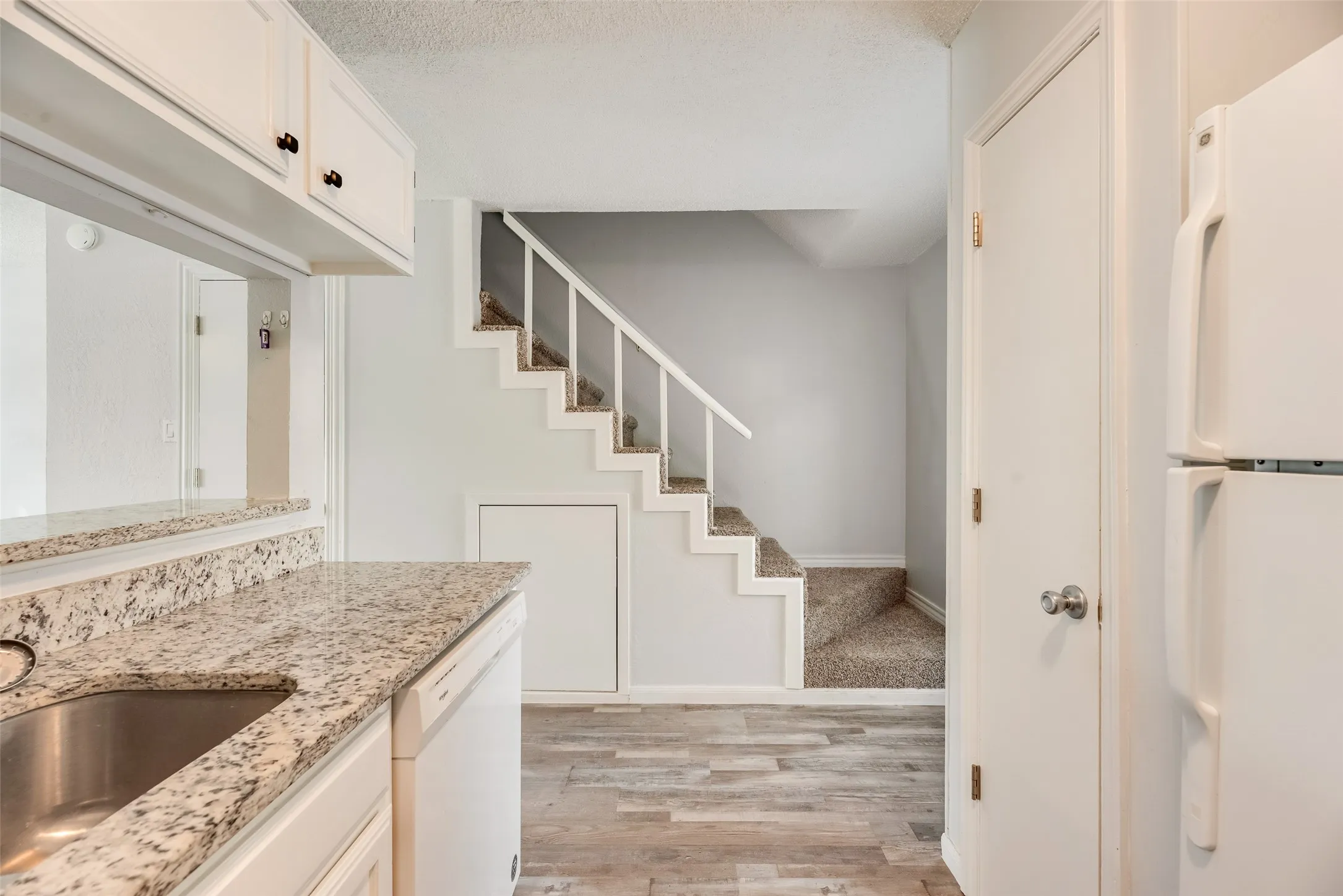 Townhouse For Sale in Tarrant County , 70 Winchester Drive, Euless, Texas 76039, 1 Bedroom, 2 Bathroom, Garage spaces, 832 Sqft, built in 1983, mls#21401429, Real Estate Agent in Euless, Homes For Sale in Tarrant county, Homes For Sale in Euless, Realtor in Euless Texas, Real Estate Brokerage Independent Realty Texas, Luminita Cordes Realtor