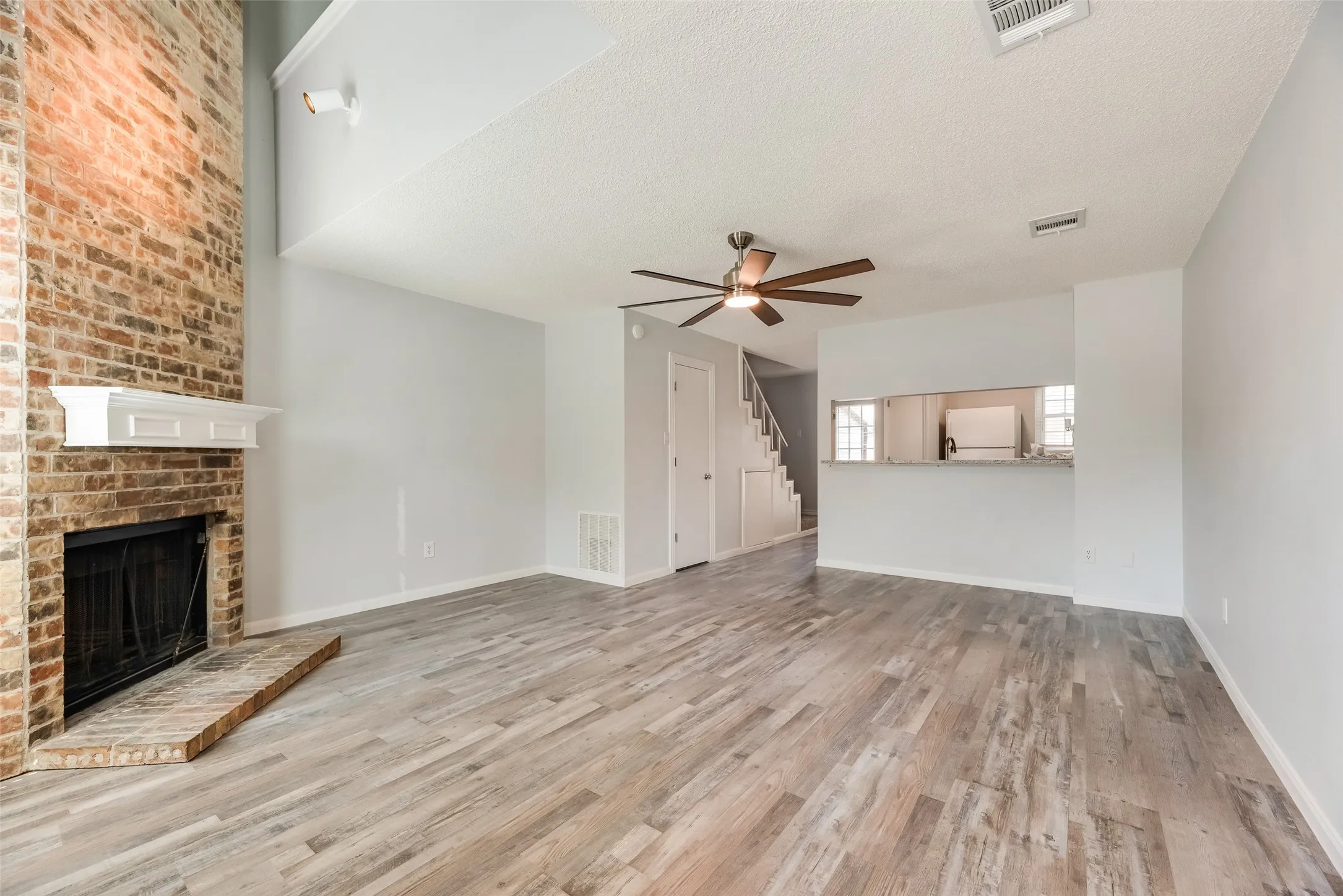 Townhouse For Sale in Tarrant County , 70 Winchester Drive, Euless, Texas 76039, 1 Bedroom, 2 Bathroom, Garage spaces, 832 Sqft, built in 1983, mls#21401429, Real Estate Agent in Euless, Homes For Sale in Tarrant county, Homes For Sale in Euless, Realtor in Euless Texas, Real Estate Brokerage Independent Realty Texas, Luminita Cordes Realtor