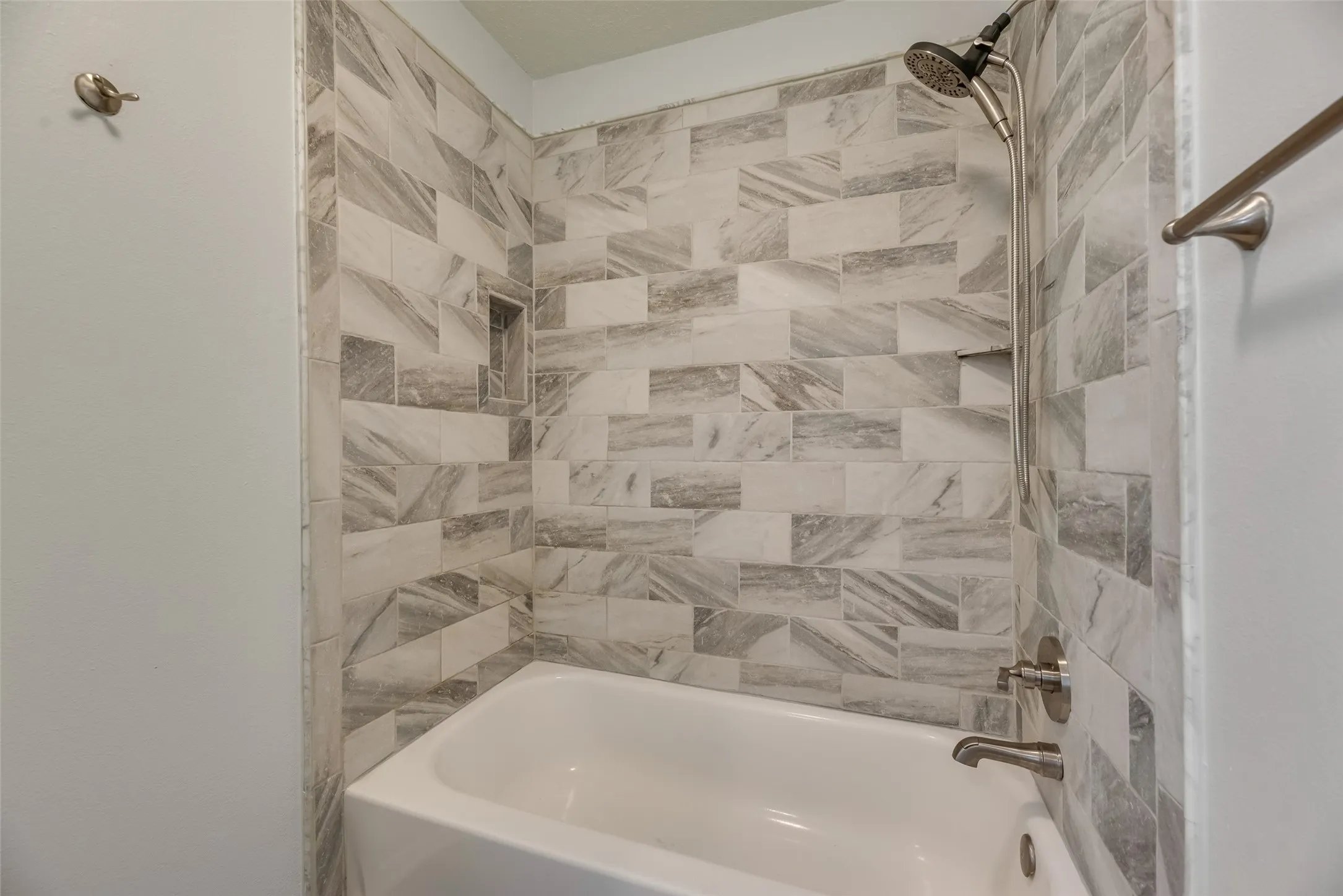 Townhouse For Sale in Tarrant County , 70 Winchester Drive, Euless, Texas 76039, 1 Bedroom, 2 Bathroom, Garage spaces, 832 Sqft, built in 1983, mls#21401429, Real Estate Agent in Euless, Homes For Sale in Tarrant county, Homes For Sale in Euless, Realtor in Euless Texas, Real Estate Brokerage Independent Realty Texas, Luminita Cordes Realtor