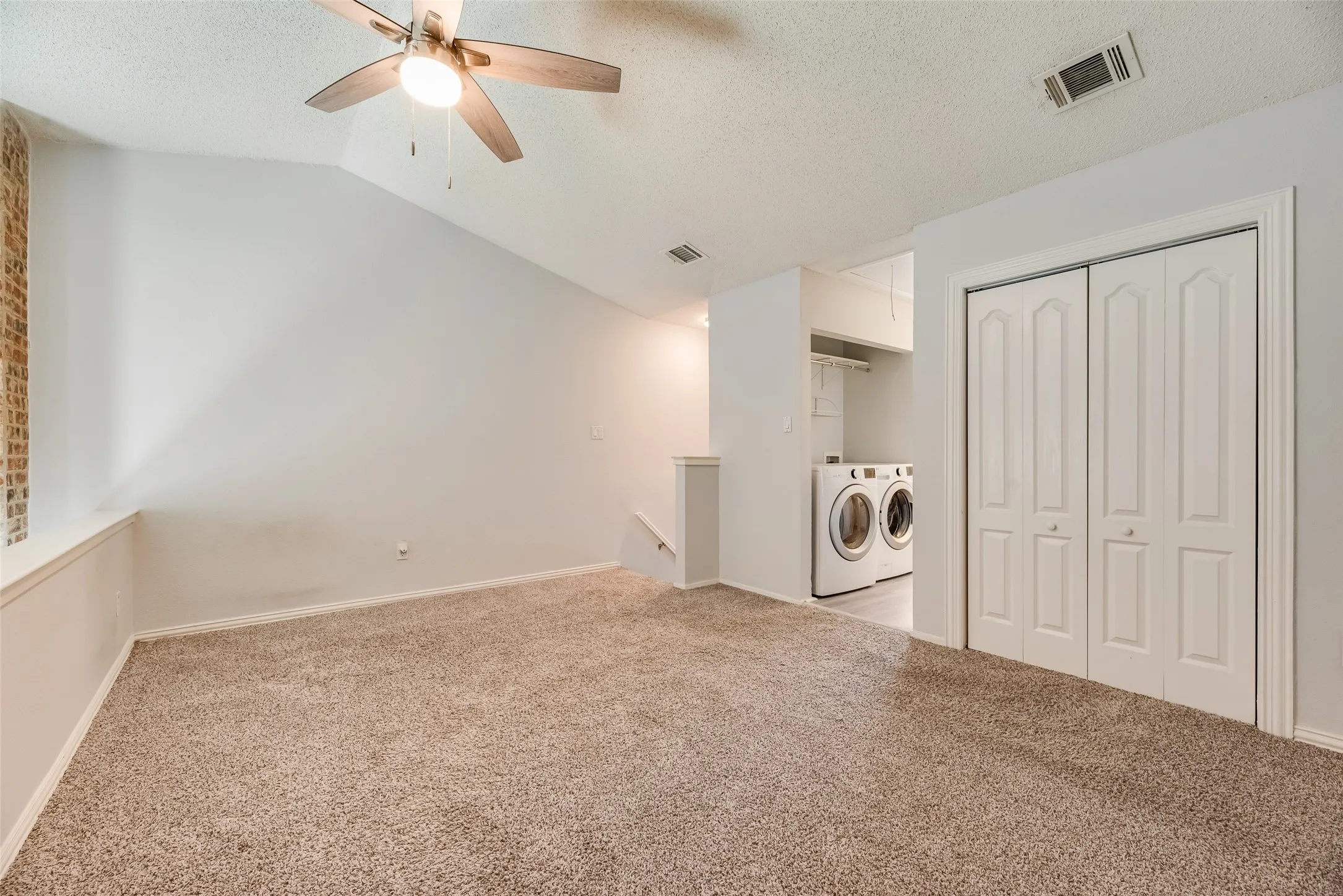 Townhouse For Sale in Tarrant County , 70 Winchester Drive, Euless, Texas 76039, 1 Bedroom, 2 Bathroom, Garage spaces, 832 Sqft, built in 1983, mls#21401429, Real Estate Agent in Euless, Homes For Sale in Tarrant county, Homes For Sale in Euless, Realtor in Euless Texas, Real Estate Brokerage Independent Realty Texas, Luminita Cordes Realtor