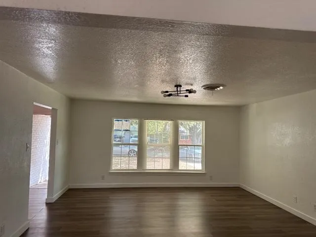 Single Family Residence For Sale in Tarrant County , 5232 Cockrell Avenue, Fort Worth, Texas 76133, 4 Bedroom, 2 Bathroom, Garage spaces, 2,107 Sqft, built in 1961, mls#21401496, Real Estate Agent in Fort Worth, Homes For Sale in Tarrant county, Homes For Sale in Fort Worth, Realtor in Fort Worth Texas, Real Estate Brokerage Independent Realty Texas, Luminita Cordes Realtor
