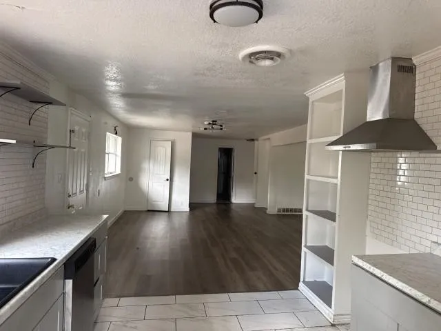 Single Family Residence For Sale in Tarrant County , 5232 Cockrell Avenue, Fort Worth, Texas 76133, 4 Bedroom, 2 Bathroom, Garage spaces, 2,107 Sqft, built in 1961, mls#21401496, Real Estate Agent in Fort Worth, Homes For Sale in Tarrant county, Homes For Sale in Fort Worth, Realtor in Fort Worth Texas, Real Estate Brokerage Independent Realty Texas, Luminita Cordes Realtor