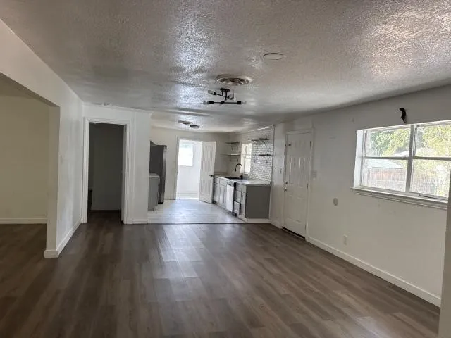 Single Family Residence For Sale in Tarrant County , 5232 Cockrell Avenue, Fort Worth, Texas 76133, 4 Bedroom, 2 Bathroom, Garage spaces, 2,107 Sqft, built in 1961, mls#21401496, Real Estate Agent in Fort Worth, Homes For Sale in Tarrant county, Homes For Sale in Fort Worth, Realtor in Fort Worth Texas, Real Estate Brokerage Independent Realty Texas, Luminita Cordes Realtor