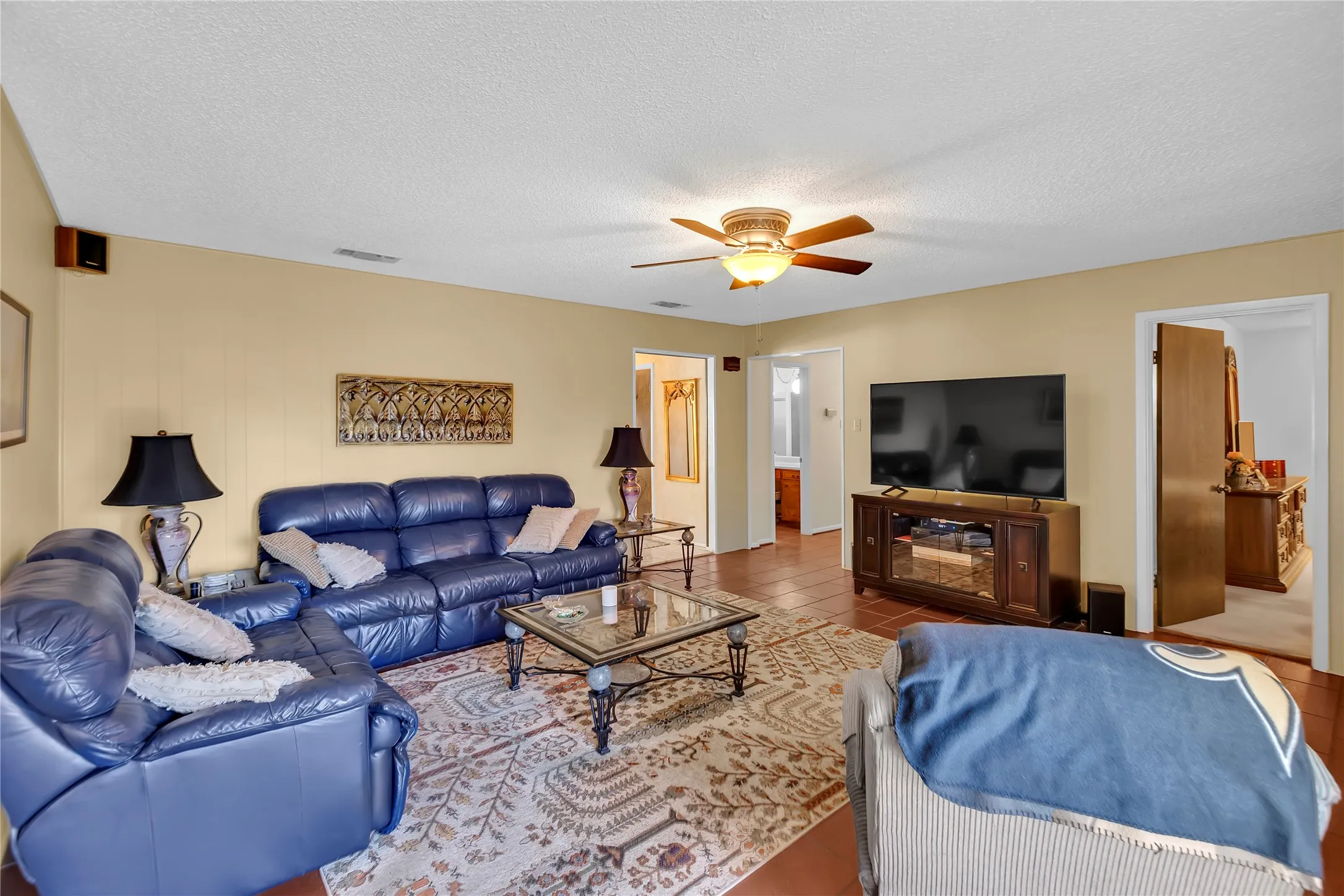 Single Family Residence For Sale in Tarrant County , 515 Hillside Road, Colleyville, Texas 76034, 4 Bedroom, 3 Bathroom, 2 Garage spaces, 2,456 Sqft, built in 1970, mls#21395476, Real Estate Agent in Colleyville, Homes For Sale in Tarrant county, Homes For Sale in Colleyville, Realtor in Colleyville Texas, Real Estate Brokerage Independent Realty Texas, Luminita Cordes Realtor