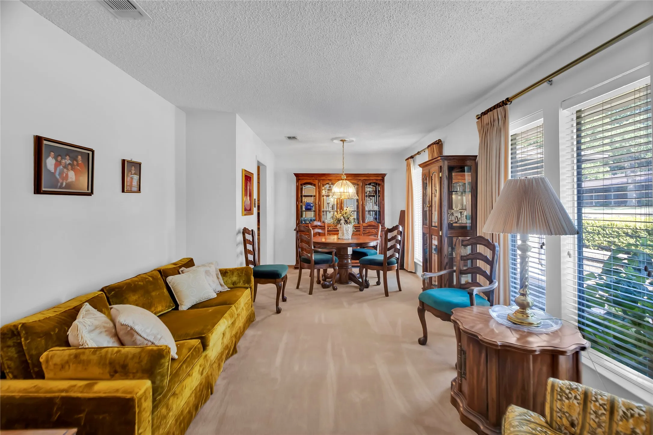 Single Family Residence For Sale in Tarrant County , 515 Hillside Road, Colleyville, Texas 76034, 4 Bedroom, 3 Bathroom, 2 Garage spaces, 2,456 Sqft, built in 1970, mls#21395476, Real Estate Agent in Colleyville, Homes For Sale in Tarrant county, Homes For Sale in Colleyville, Realtor in Colleyville Texas, Real Estate Brokerage Independent Realty Texas, Luminita Cordes Realtor